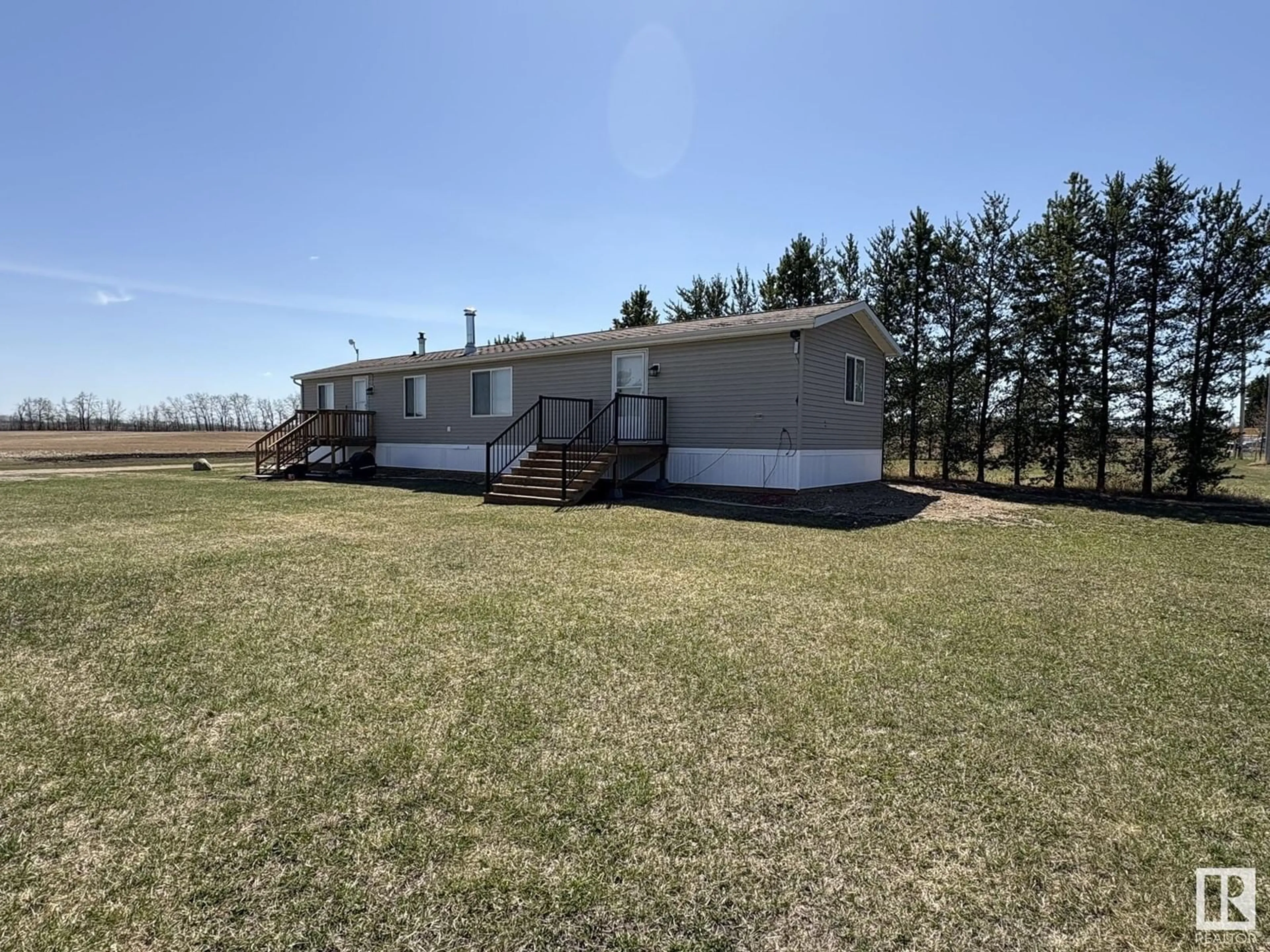 A pic from outside/outdoor area/front of a property/back of a property/a pic from drone, unknown for E - 4424 MARIA DR, Smoky Lake Town Alberta T0A3C0