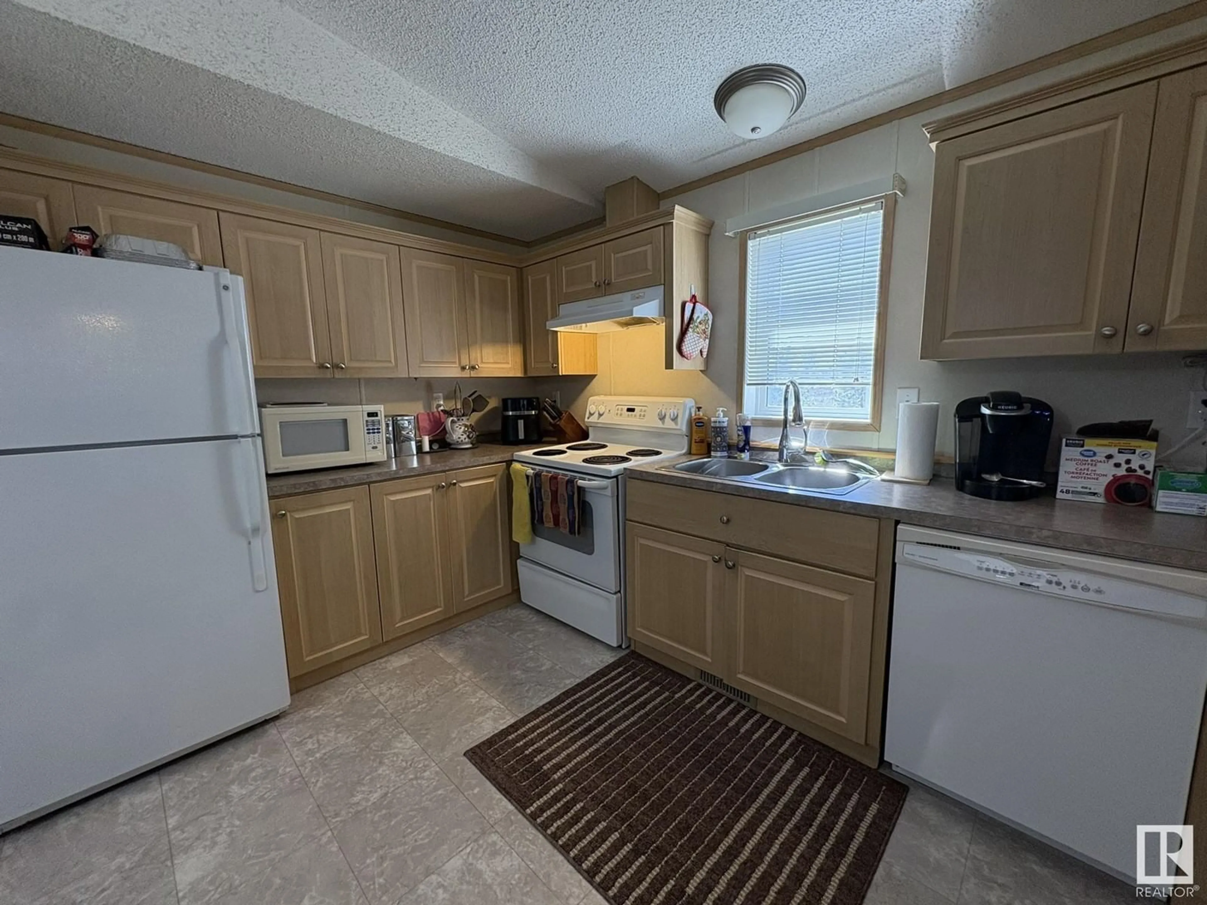 Standard kitchen, unknown for E - 4424 MARIA DR, Smoky Lake Town Alberta T0A3C0