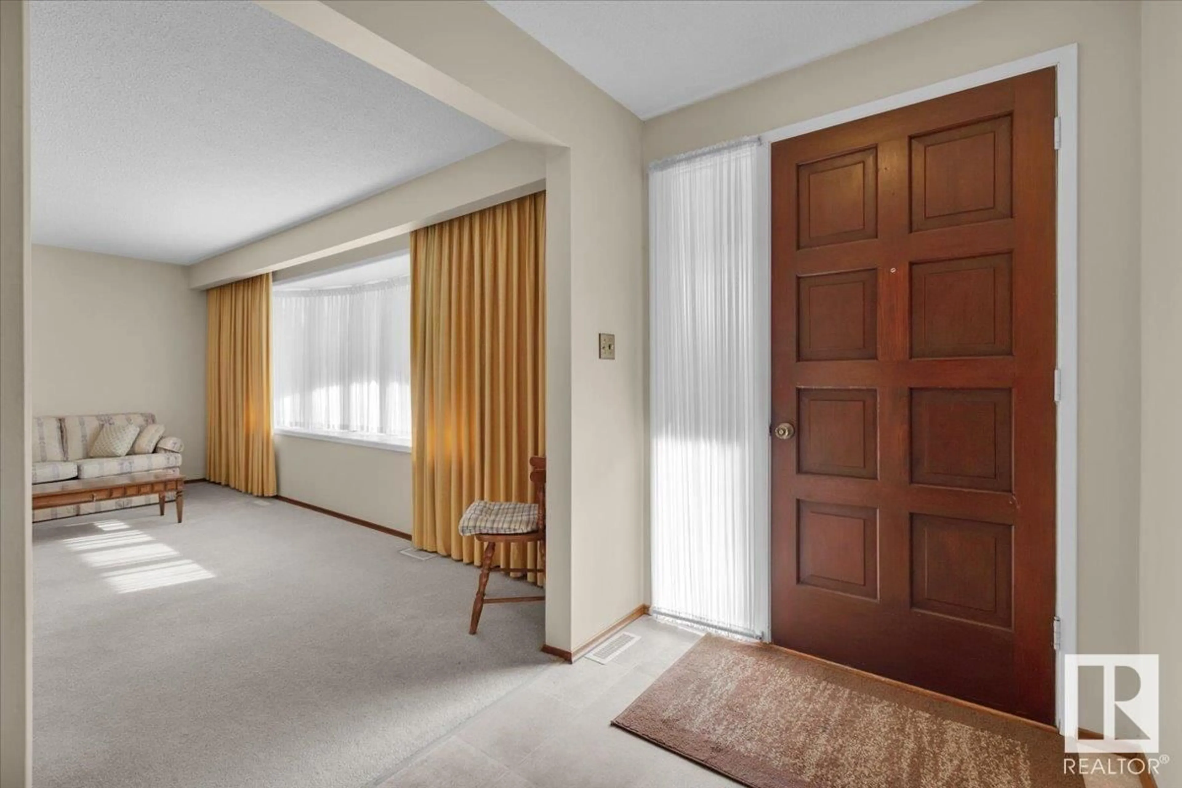 Indoor foyer for NW - 7626 154 ST, Edmonton Alberta T5R1R8