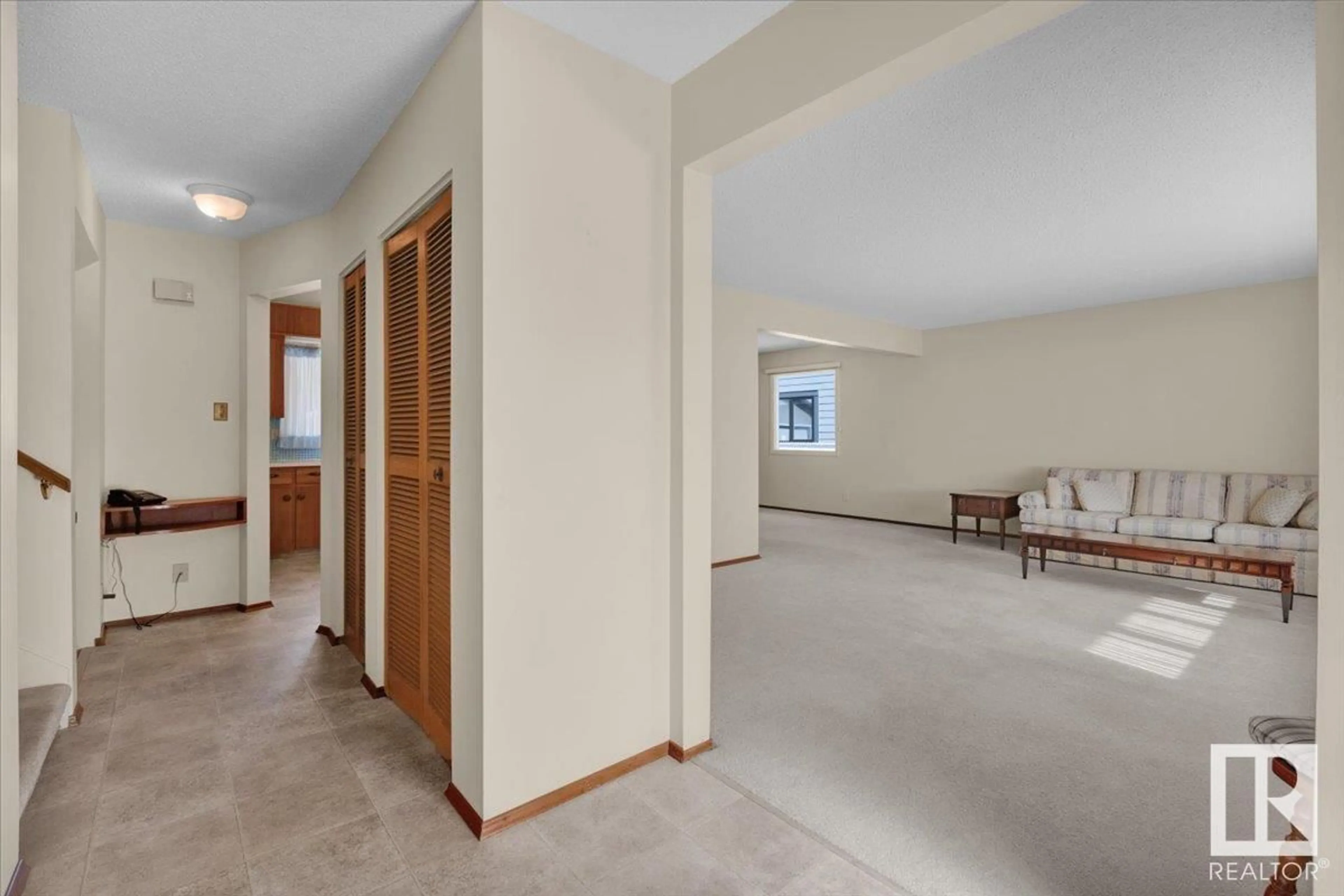 Indoor foyer for NW - 7626 154 ST, Edmonton Alberta T5R1R8
