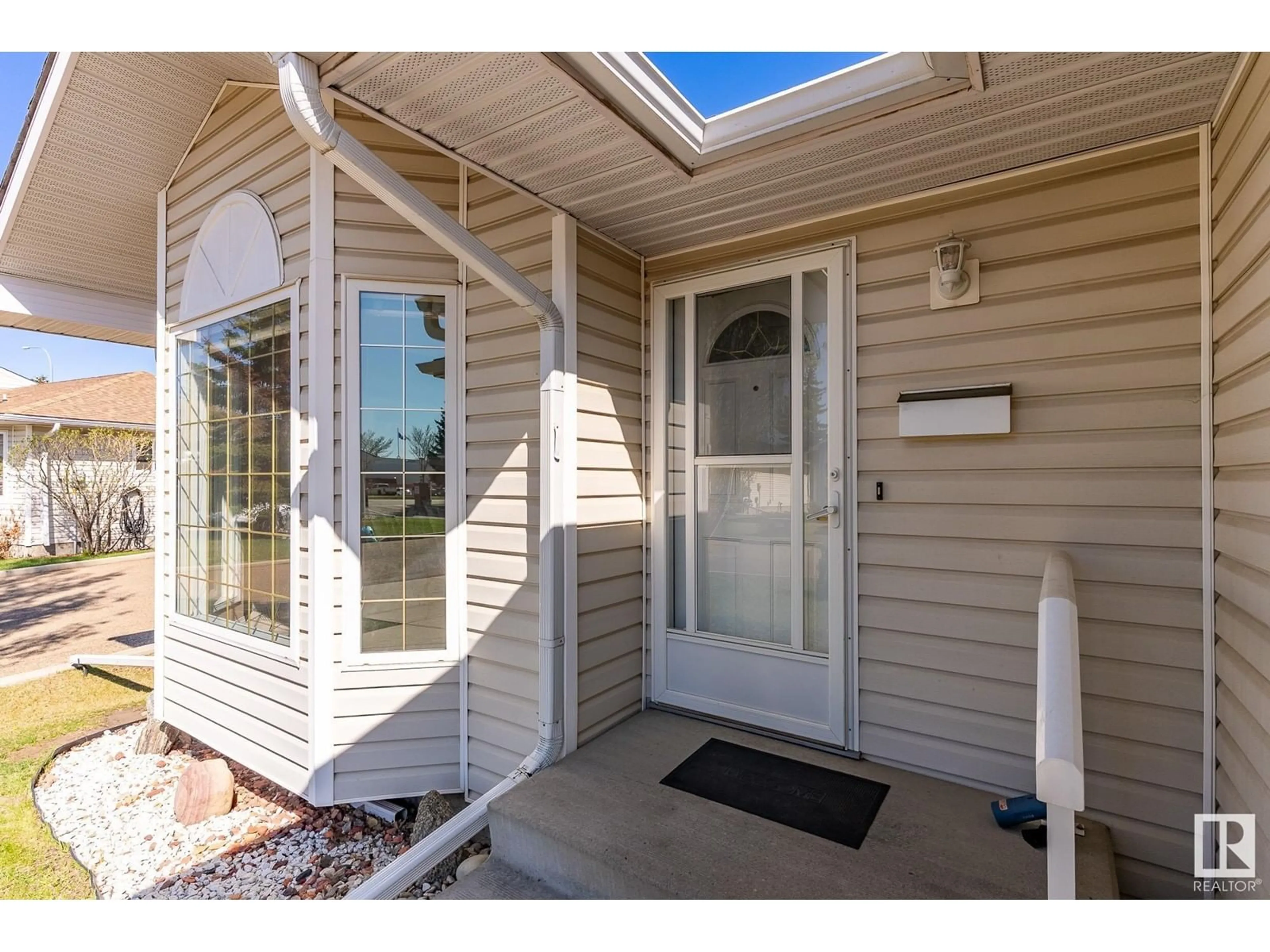 Indoor entryway for 7 - 12 CRANFORD WY, Sherwood Park Alberta T8H5W5