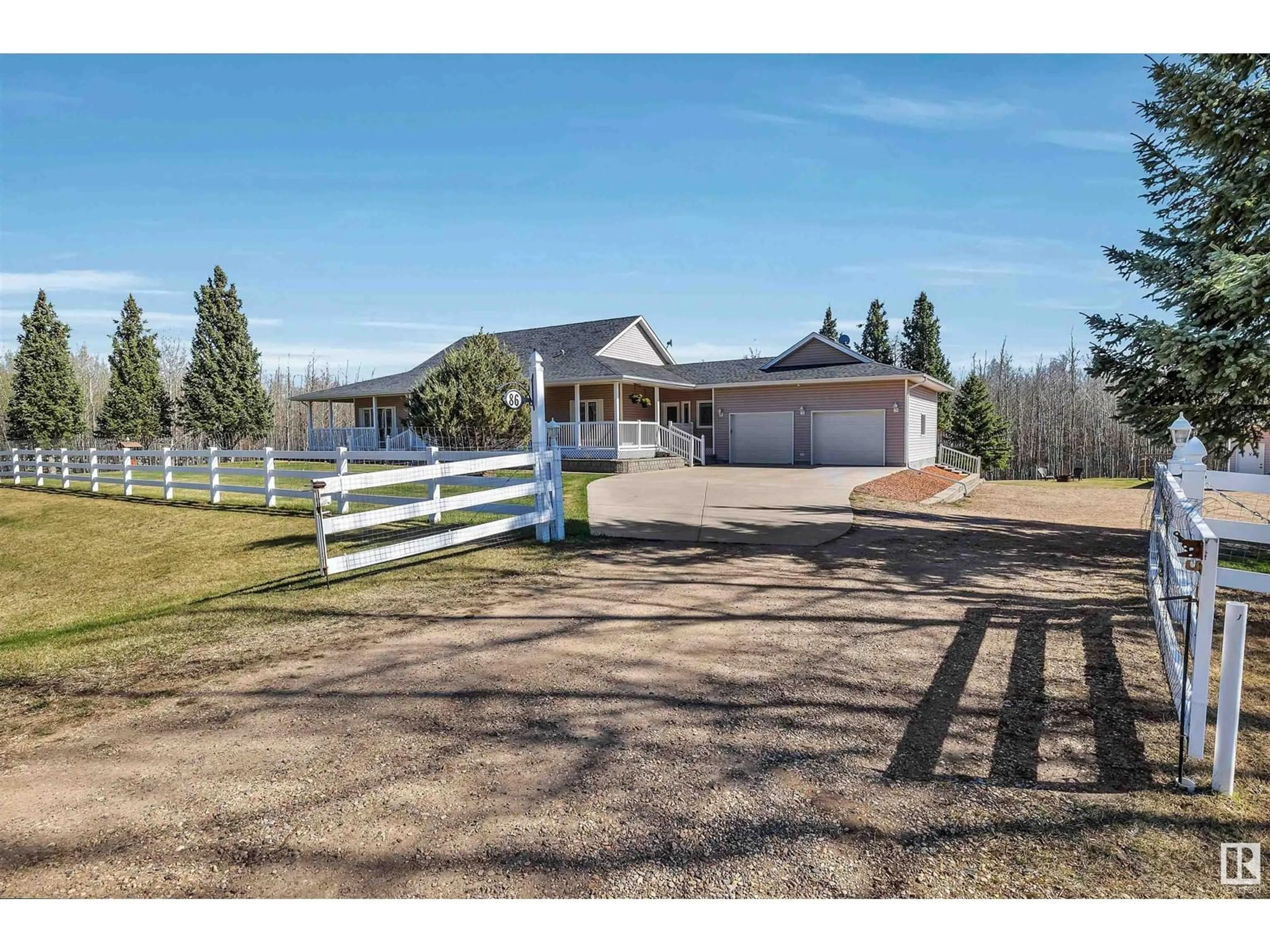 A pic from outside/outdoor area/front of a property/back of a property/a pic from drone, unknown for 51042 - 86 RGE ROAD 204, Rural Strathcona County Alberta T8G1E3