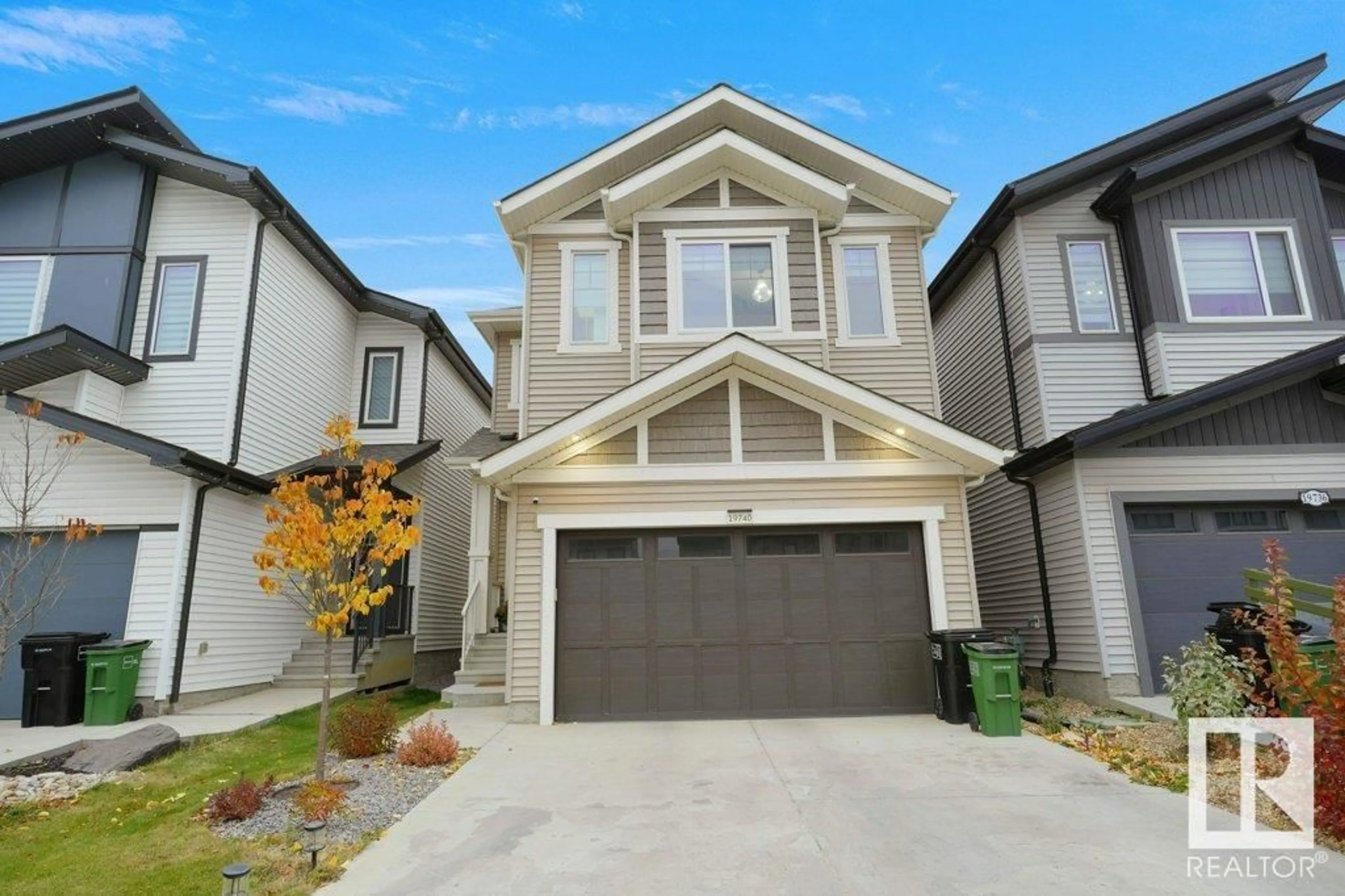 Home with vinyl exterior material, street for NW - 19740 28 AV, Edmonton Alberta T6M1M1