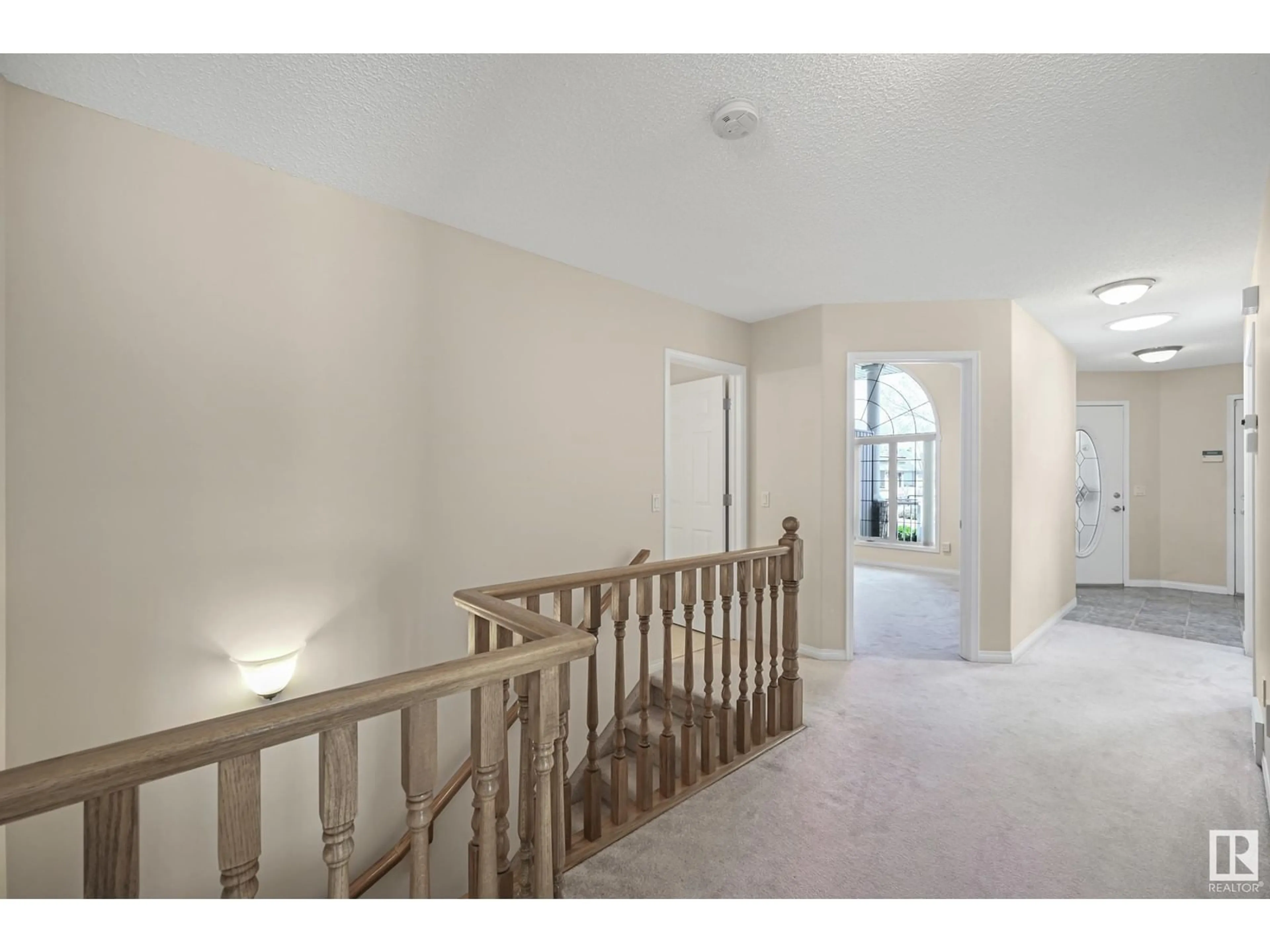 Indoor foyer for 21 - 10848 8 AV, Edmonton Alberta T6W1G5