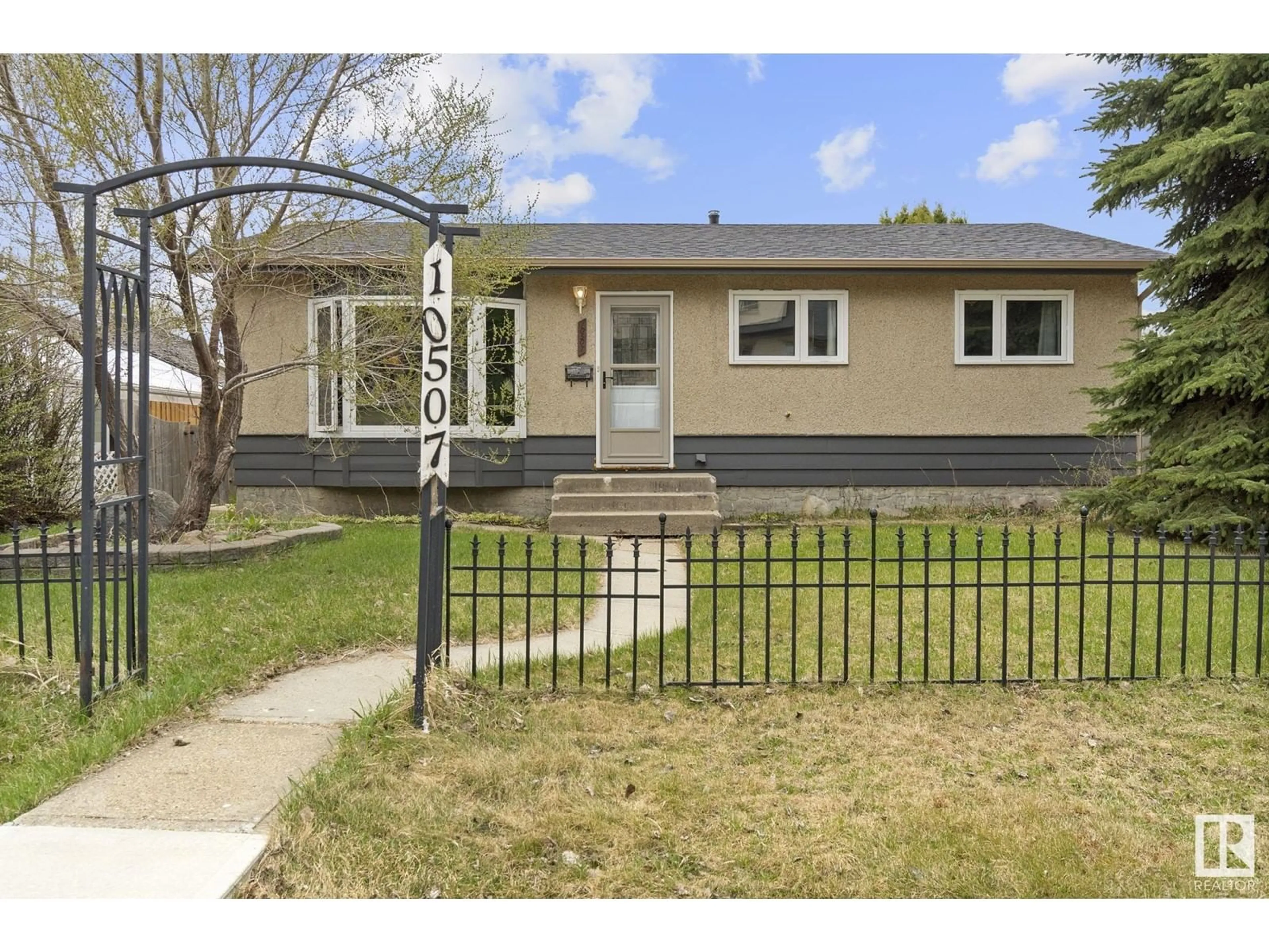 Home with vinyl exterior material, street for 10507 56 AV, Edmonton Alberta T6H0X6