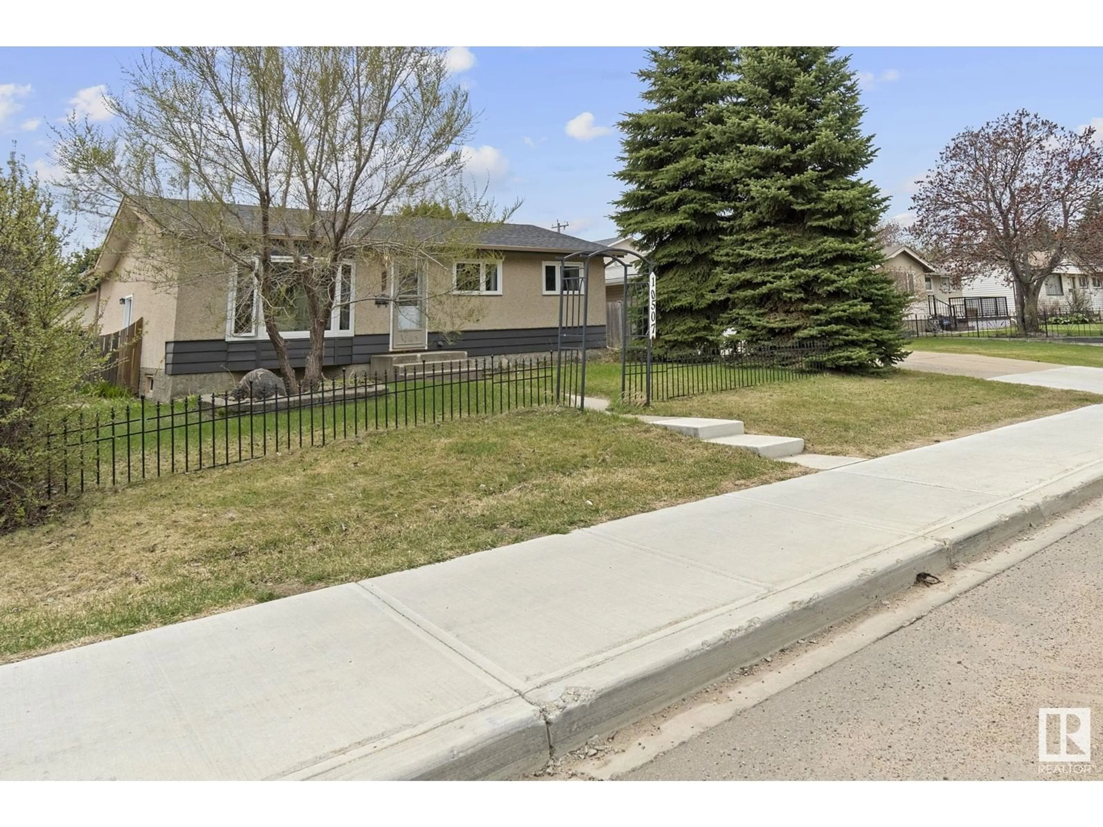 Unknown for 10507 56 AV, Edmonton Alberta T6H0X6