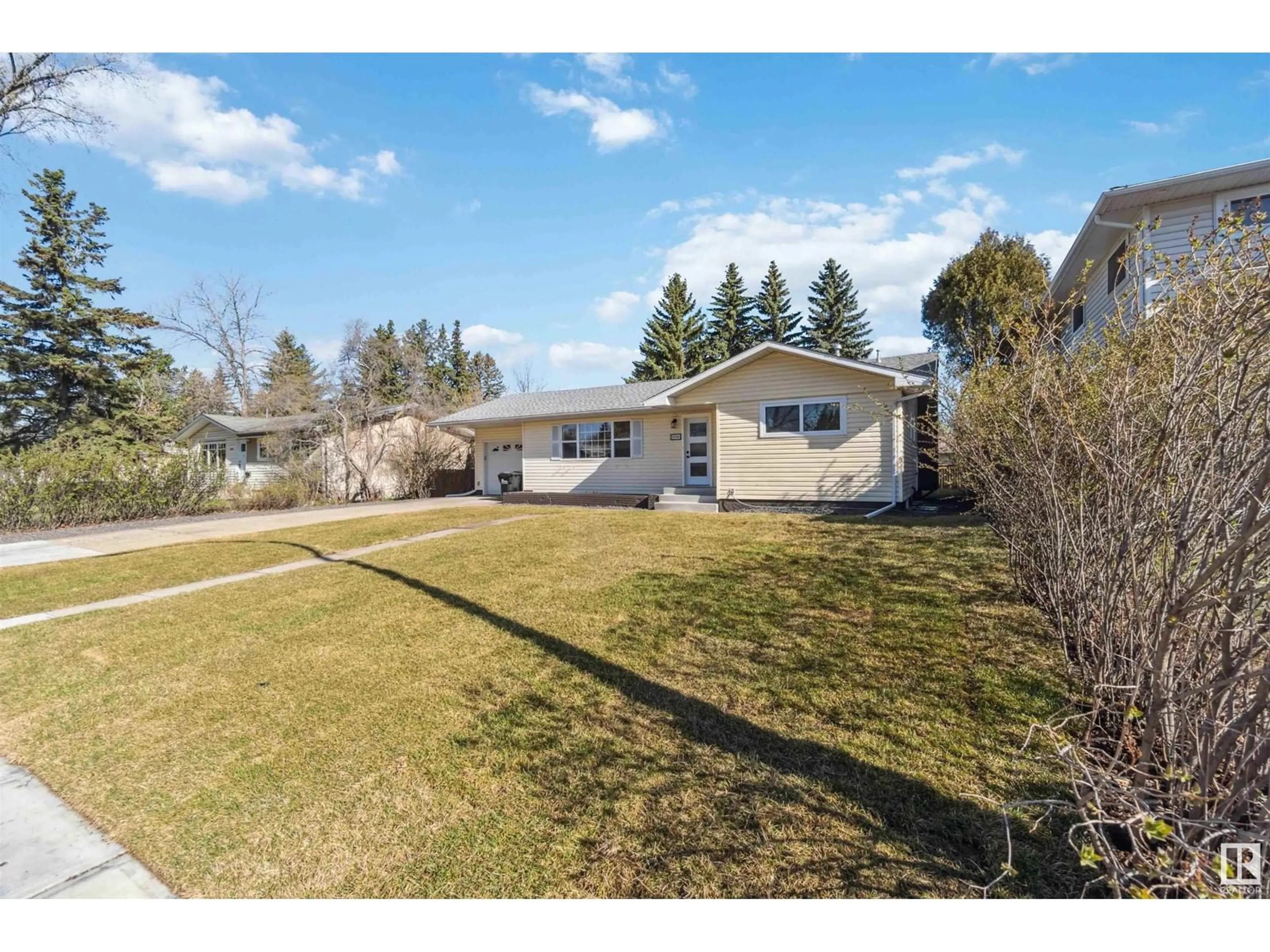 A pic from outside/outdoor area/front of a property/back of a property/a pic from drone, street for 1996 GLENMORE AV, Sherwood Park Alberta T8A0X8