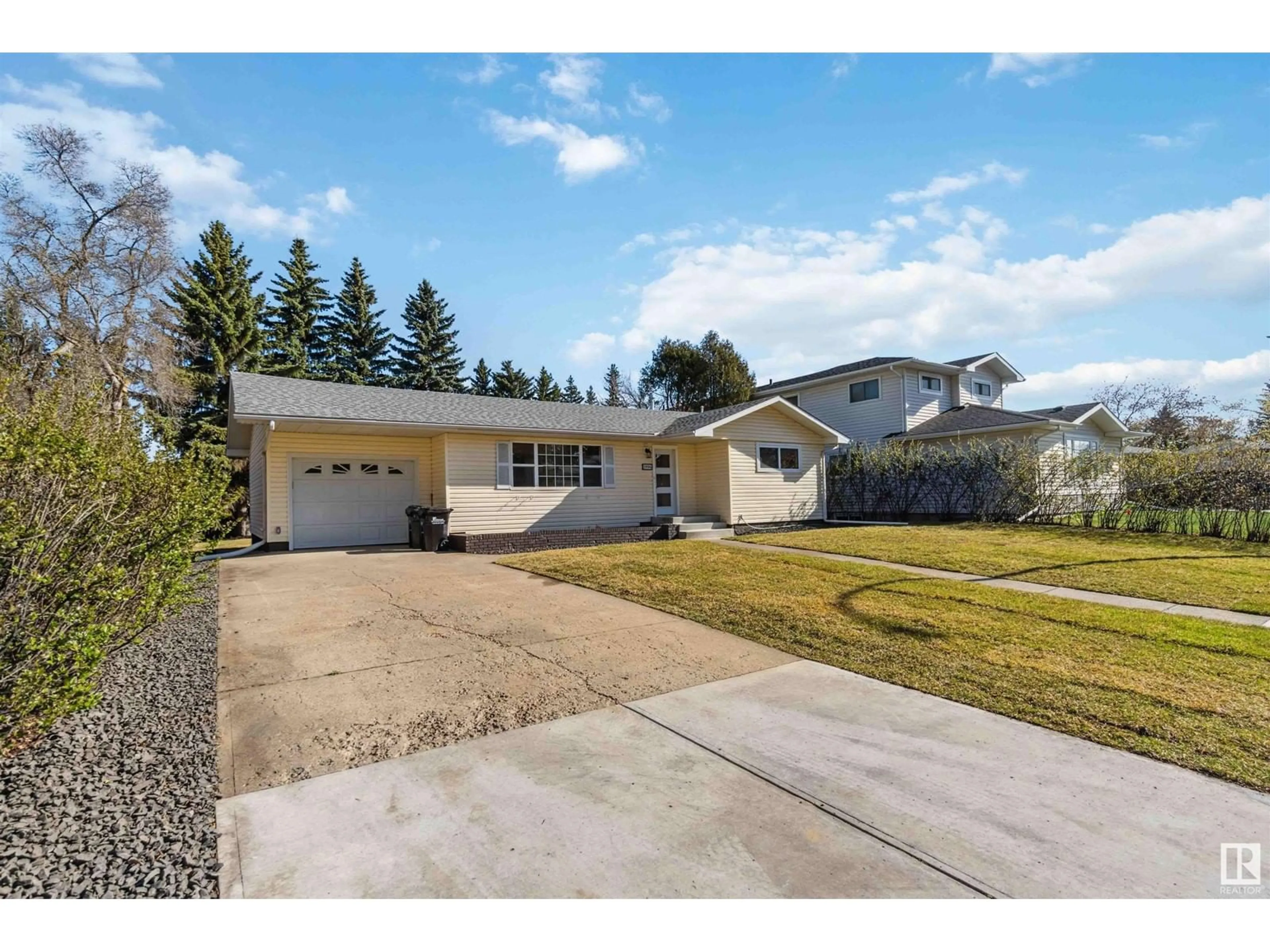 Home with vinyl exterior material, street for 1996 GLENMORE AV, Sherwood Park Alberta T8A0X8