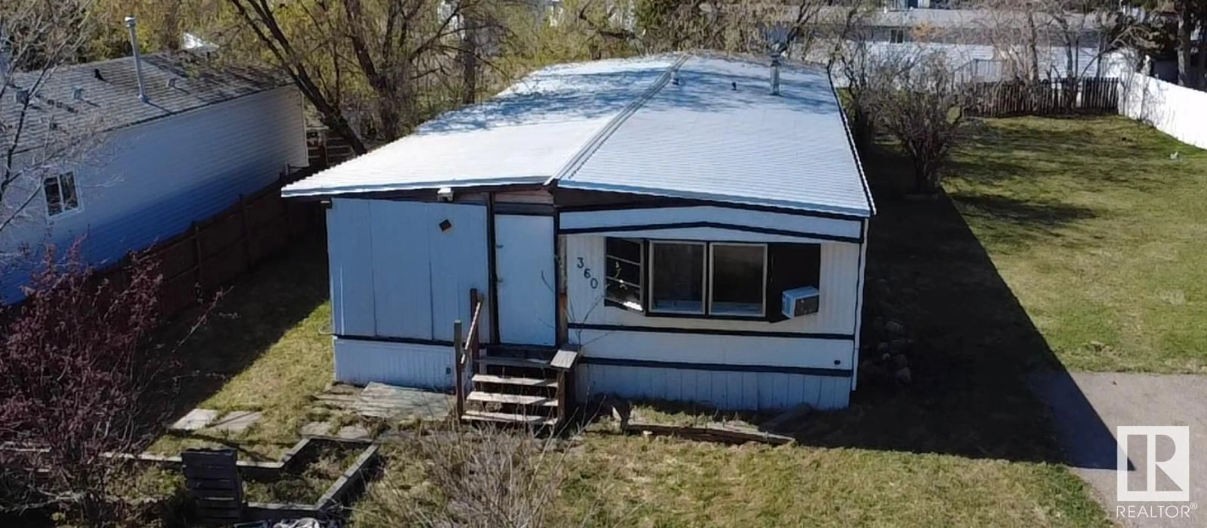 A pic from outside/outdoor area/front of a property/back of a property/a pic from drone, building for 360 EVERGREEN PARK NW, Edmonton Alberta T5Y4M2