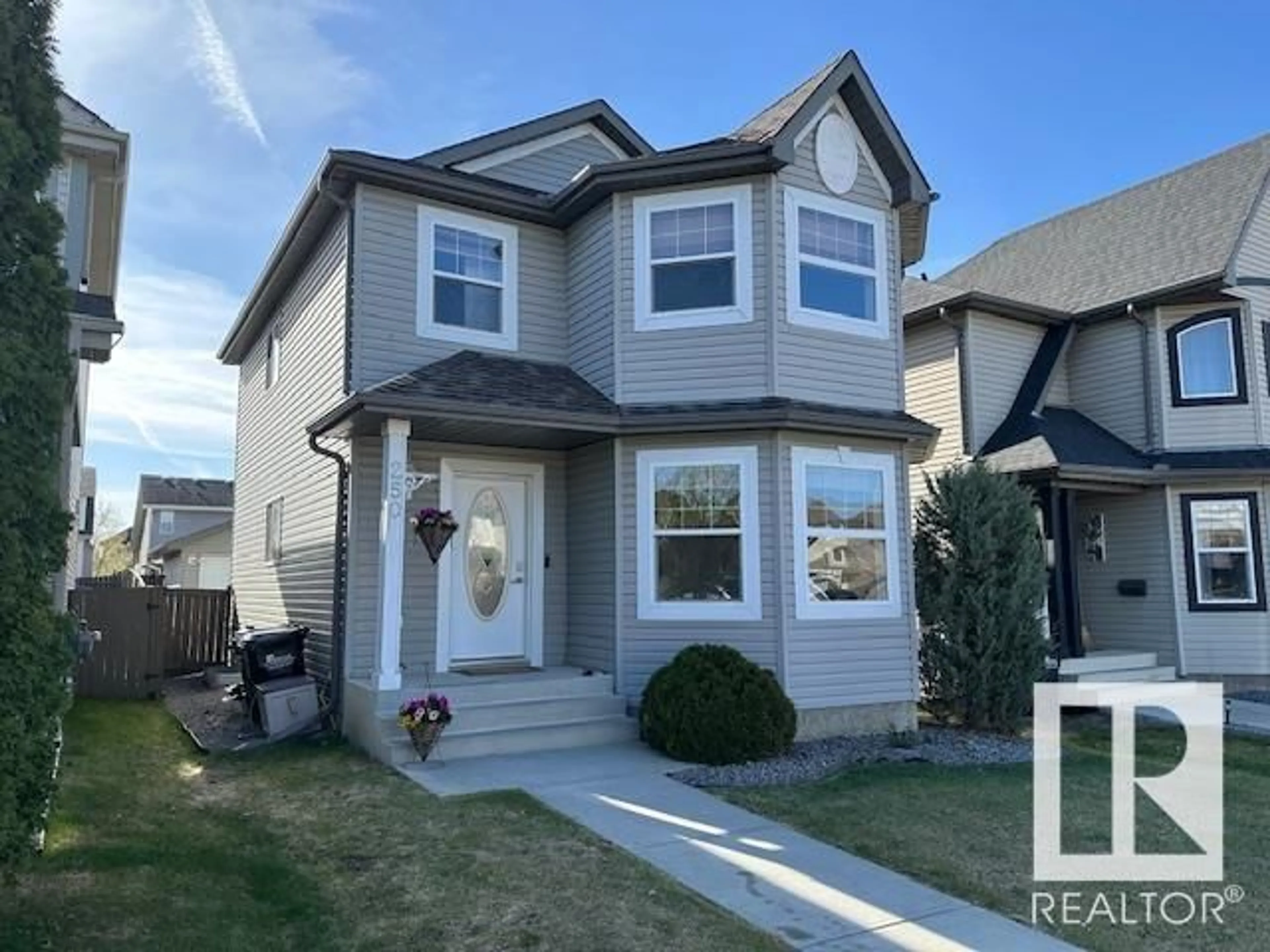 Home with vinyl exterior material, street for 250 SUNCREST RD, Sherwood Park Alberta T8H0B5