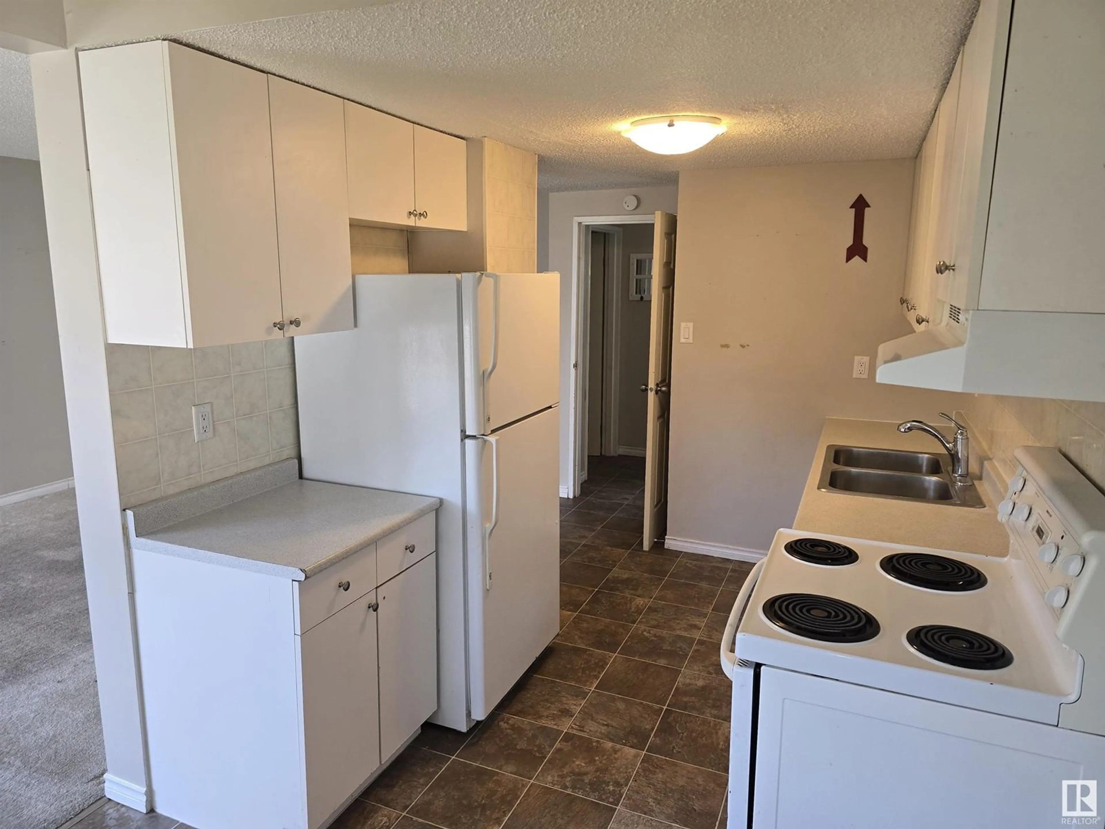 Standard kitchen, unknown for NW - 62 AMBERLY CO, Edmonton Alberta T5A0H9