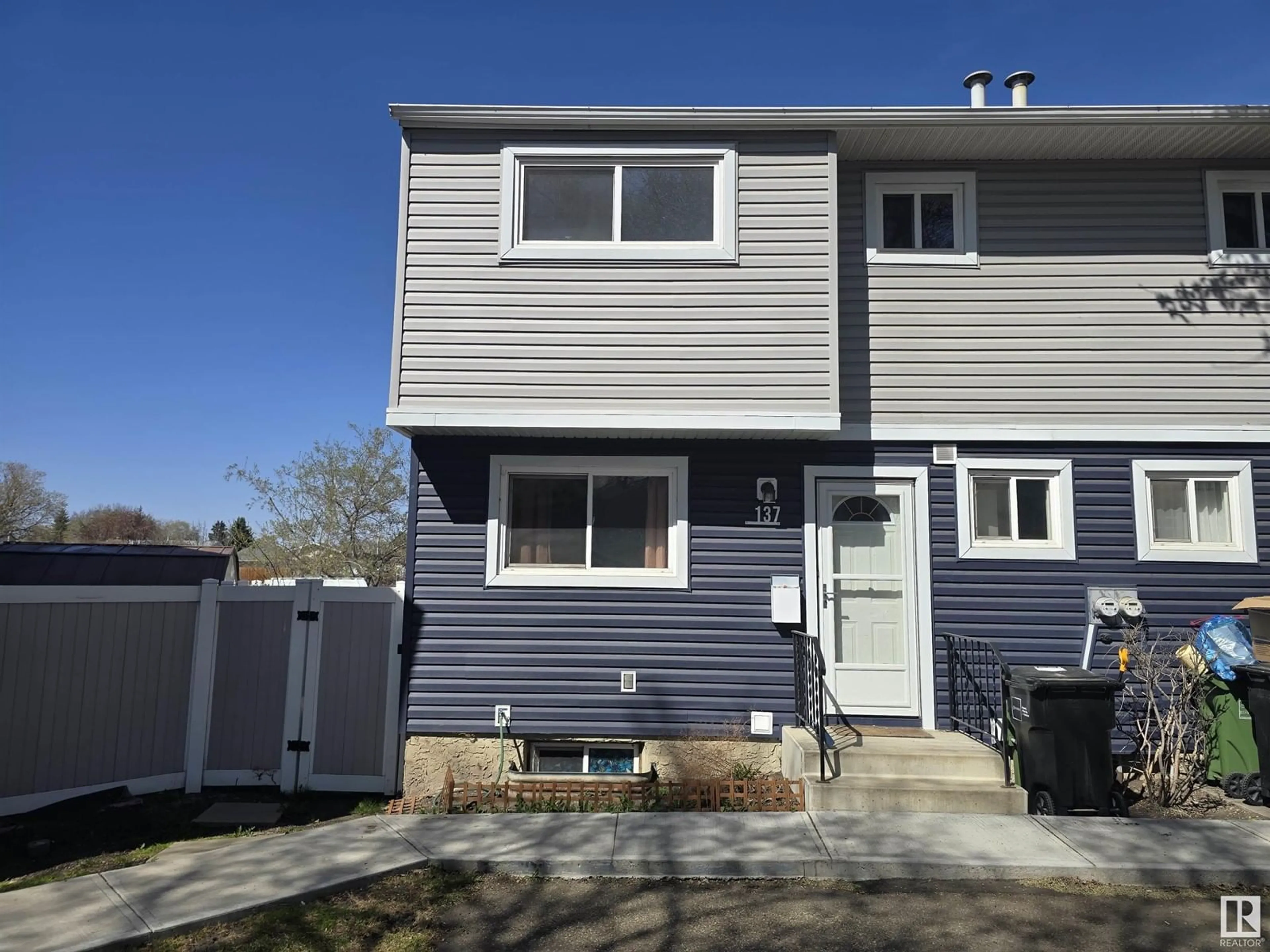 Home with vinyl exterior material, street for 137 HABITAT CR, Edmonton Alberta T5A3K8