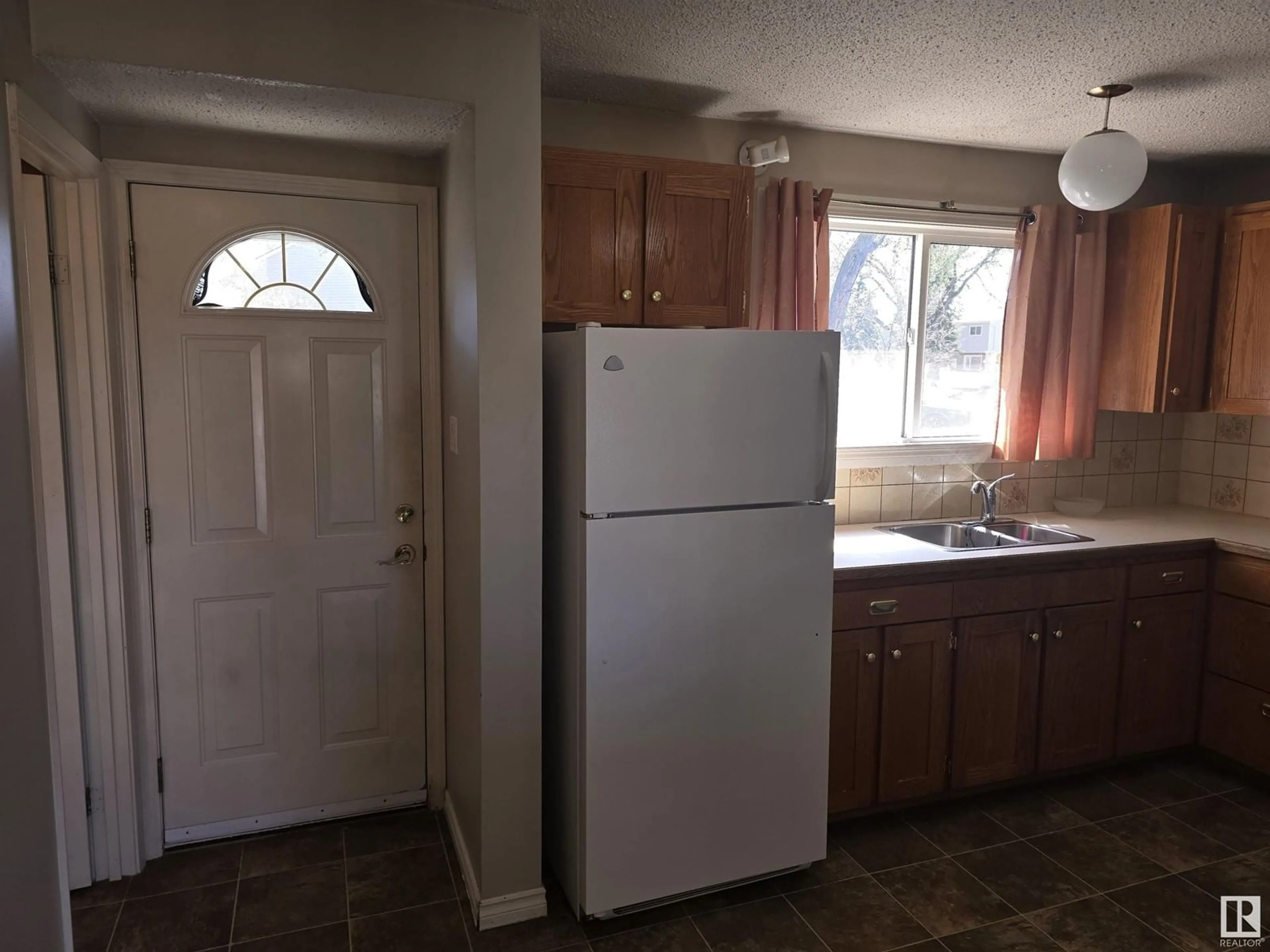 Standard kitchen, unknown for 137 HABITAT CR, Edmonton Alberta T5A3K8