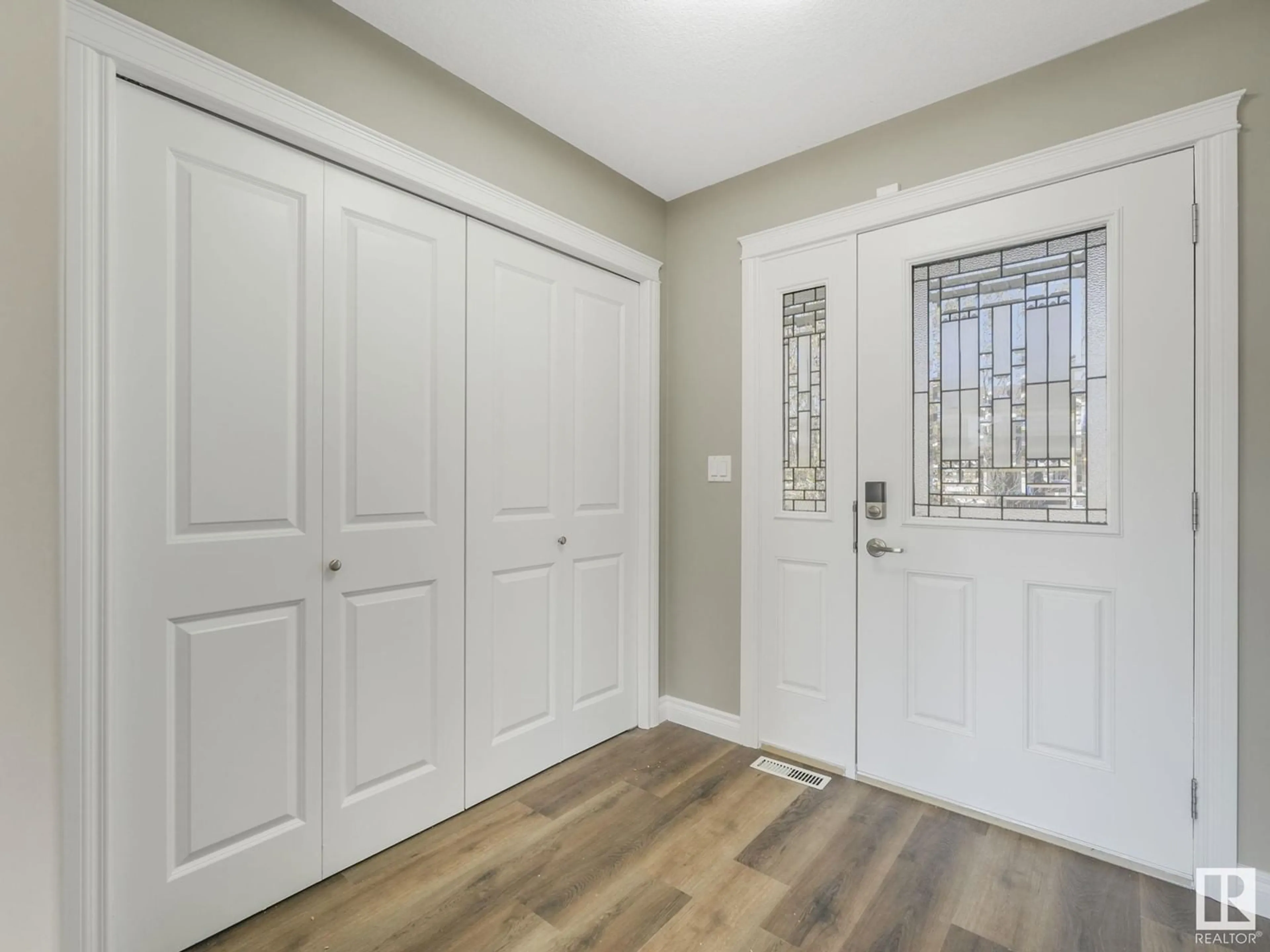 Indoor entryway for 108 LAMPLIGHT DR, Spruce Grove Alberta T7X0G8