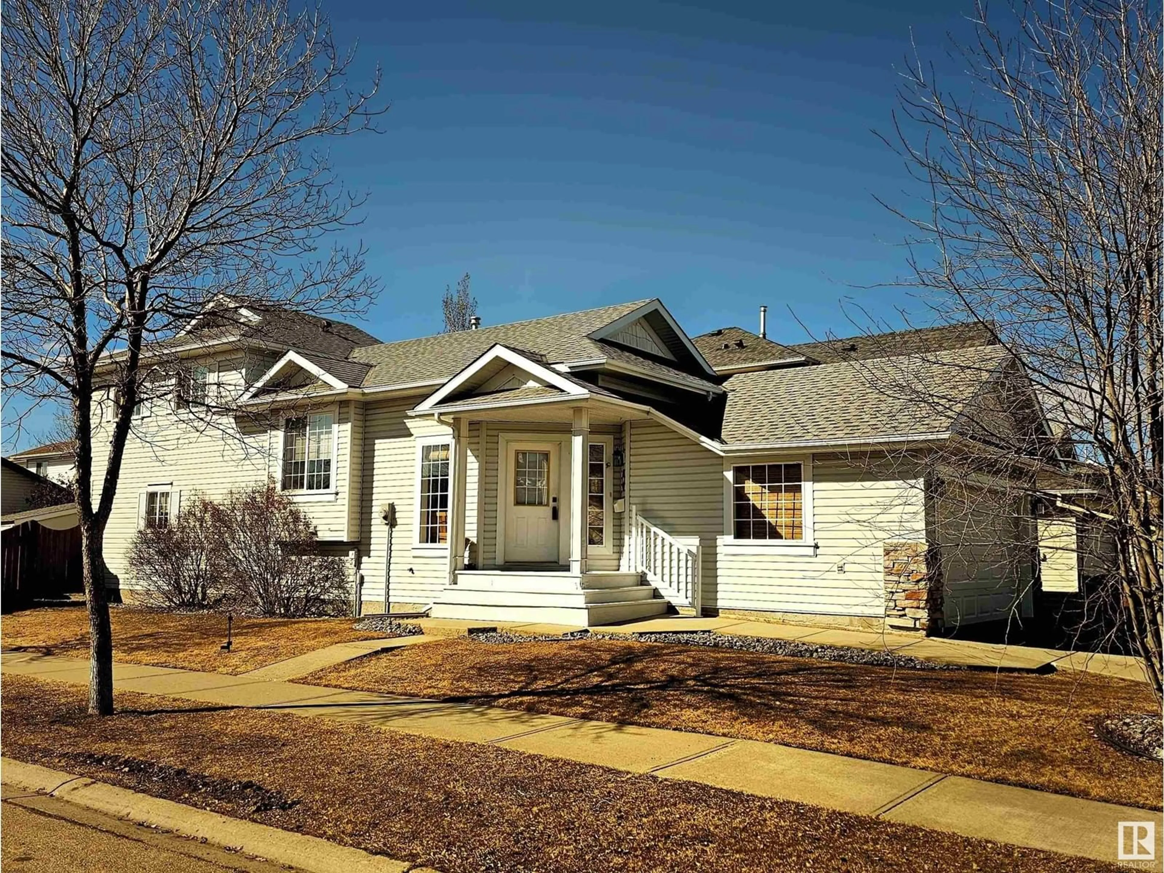 Home with vinyl exterior material, street for 49 DOUCETTE PL, St. Albert Alberta T8N6S6