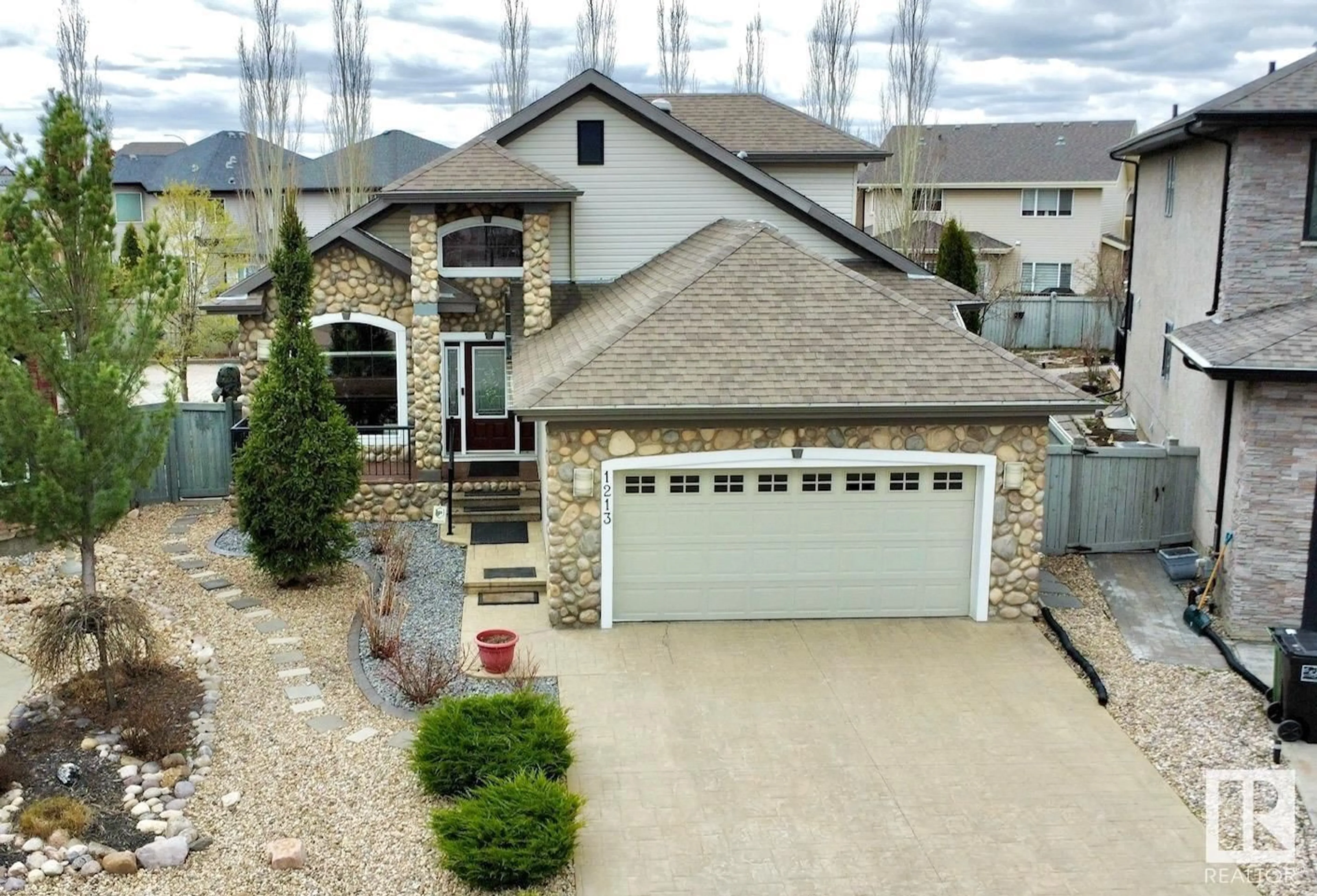 A pic from outside/outdoor area/front of a property/back of a property/a pic from drone, street for 1213 CUNNINGHAM DR, Edmonton Alberta T6W0R5