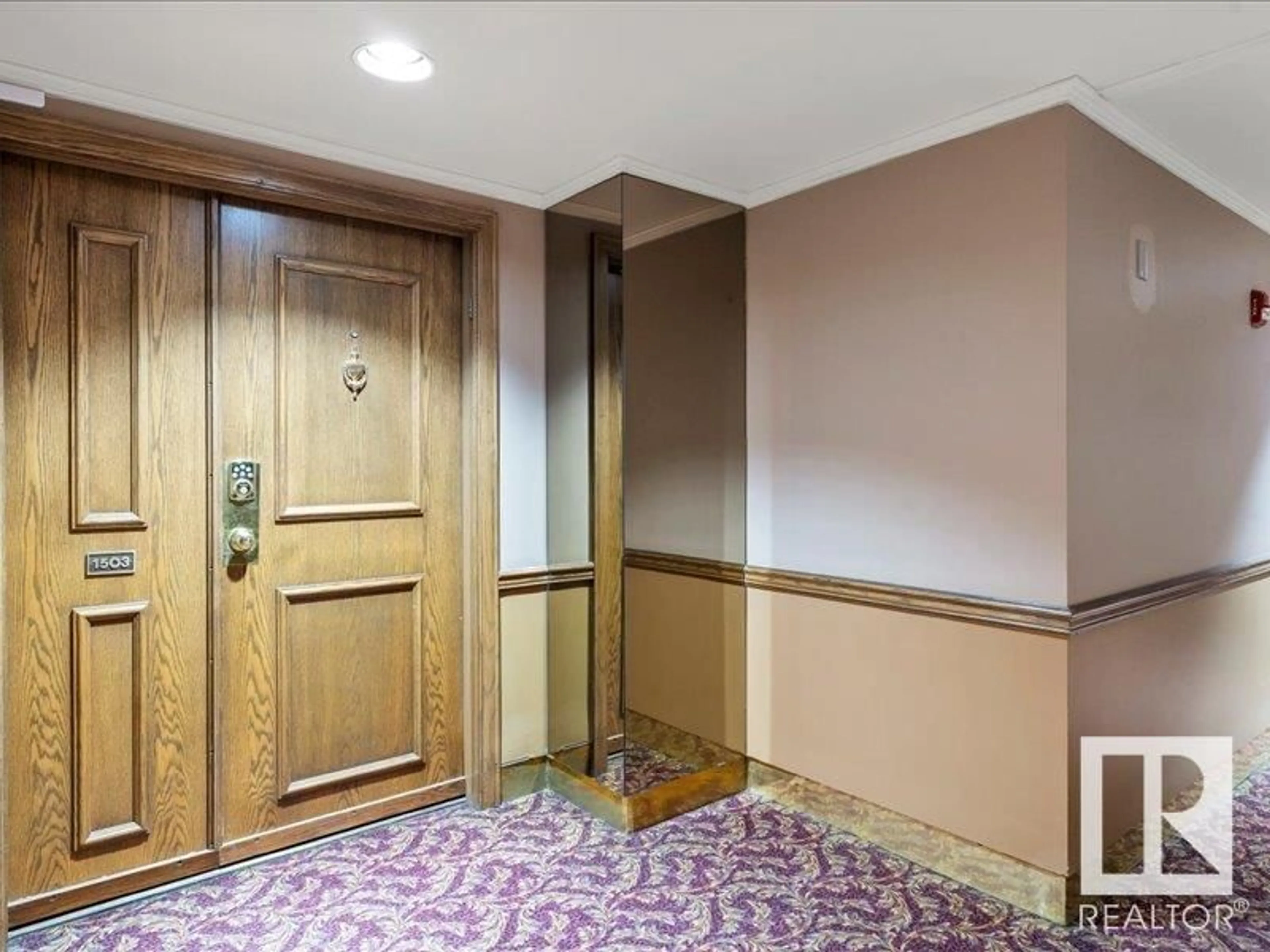 Indoor foyer for 11503 - 1503 100 AV, Edmonton Alberta T5K2K7