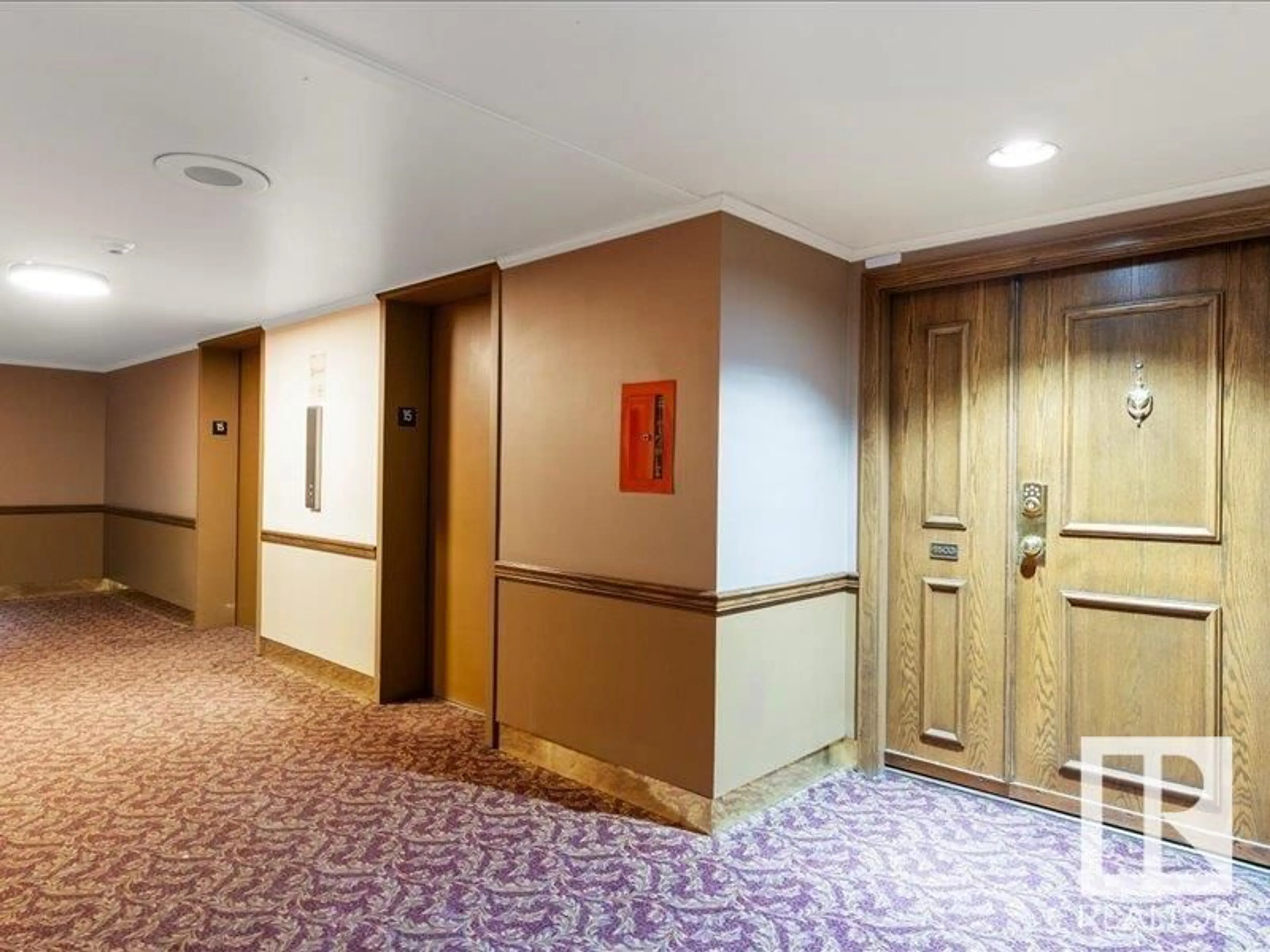 Indoor foyer for 11503 - 1503 100 AV, Edmonton Alberta T5K2K7
