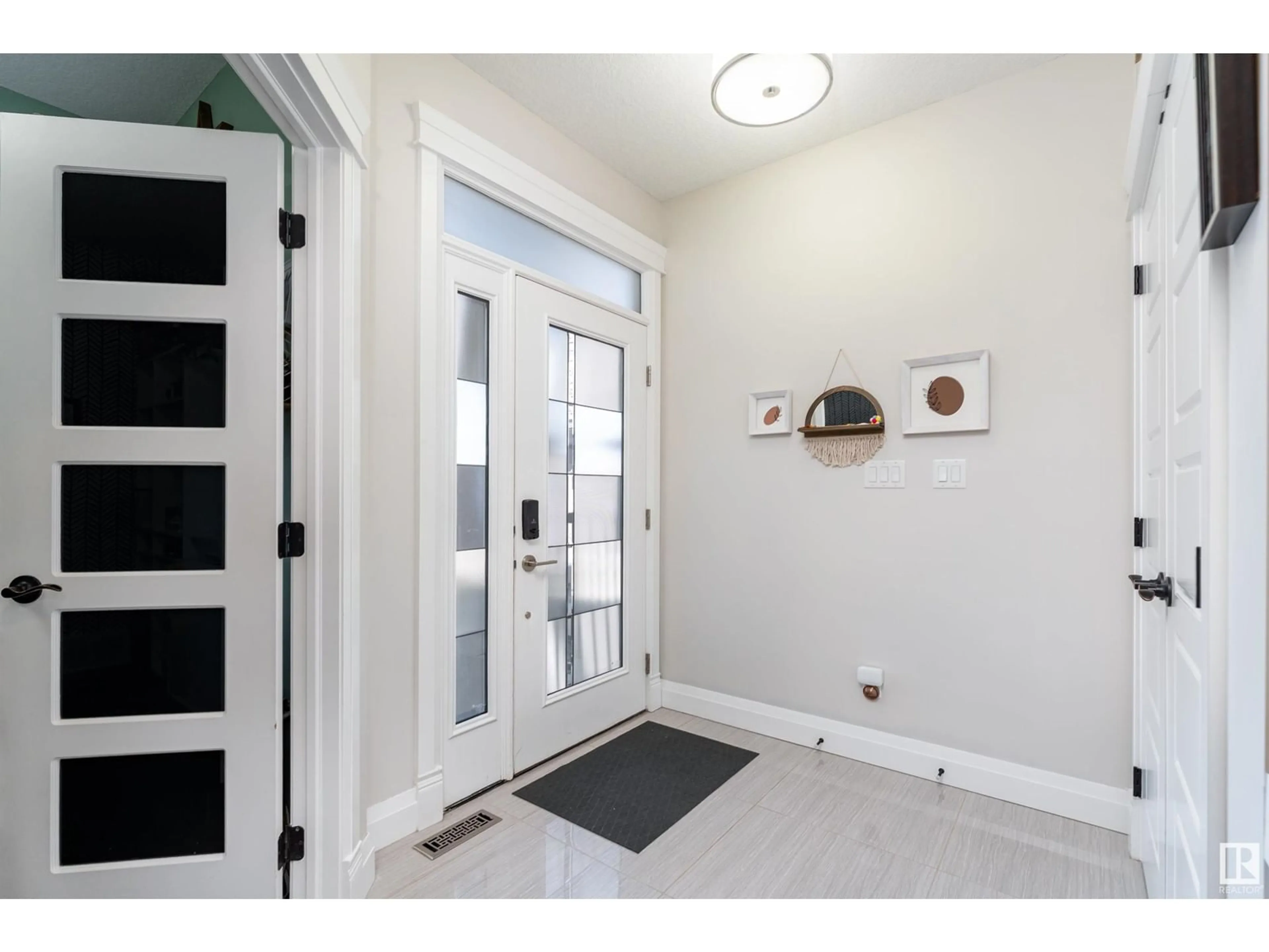 Indoor entryway for 529 ALBANY WY, Edmonton Alberta T6V0H9