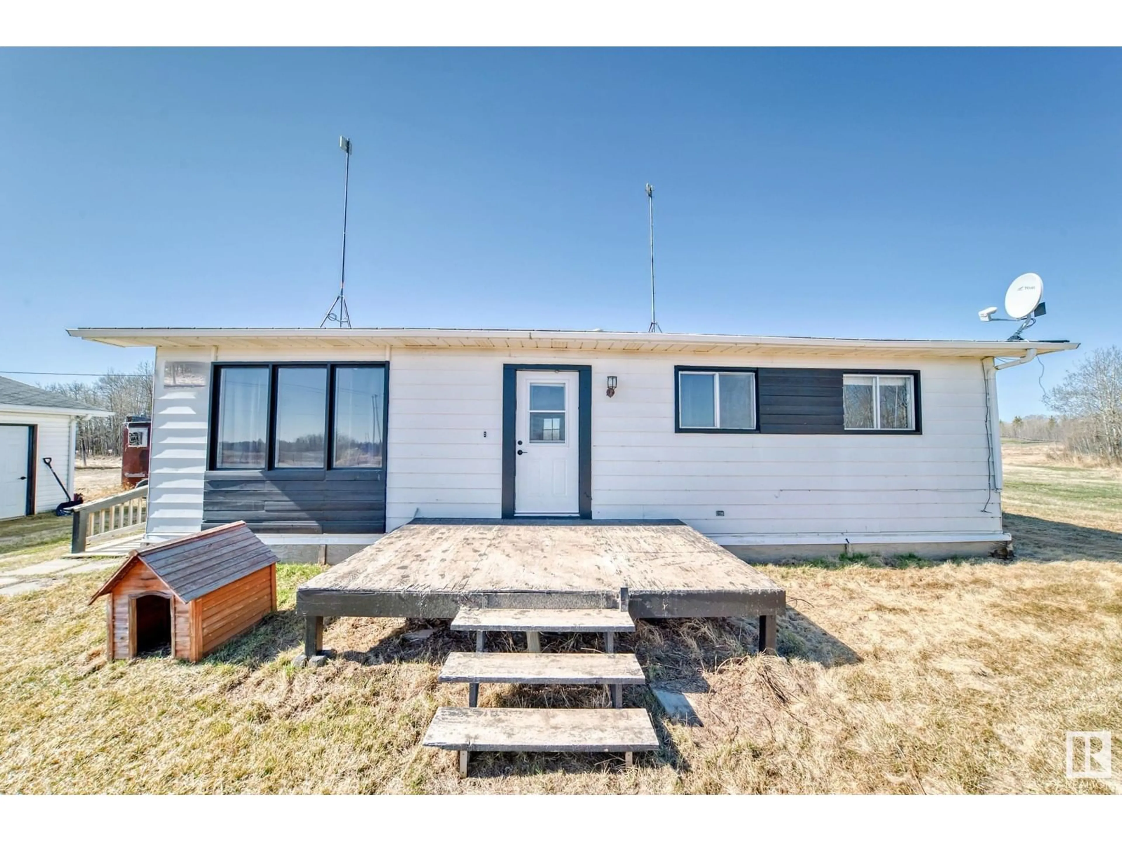 Home with vinyl exterior material, building for 56123 HWY 777, Rural Lac Ste. Anne County Alberta T0E1V0
