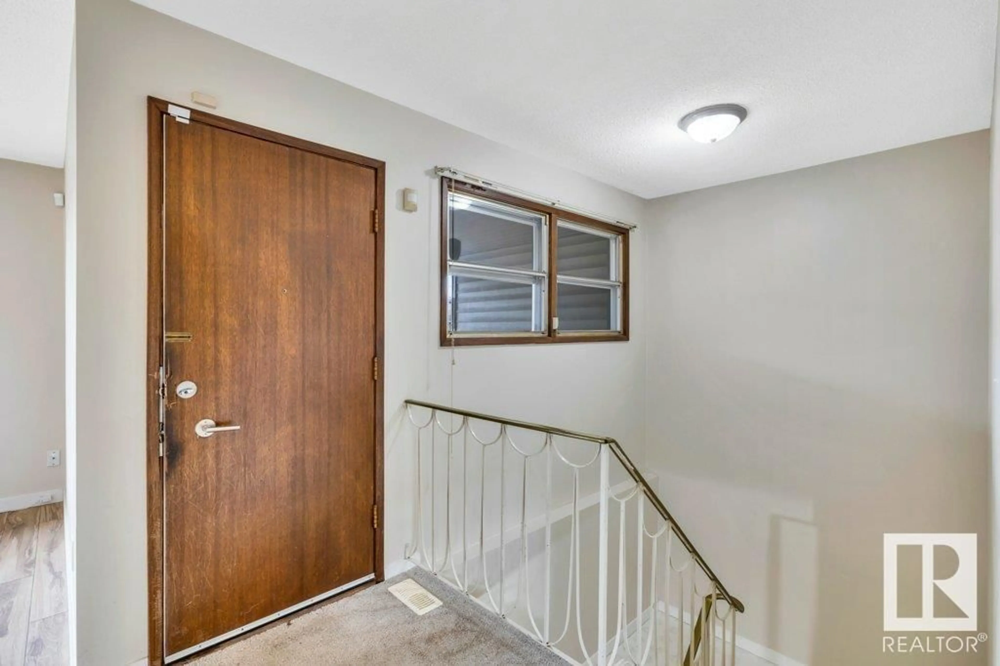 Indoor entryway for 14815 97 AV, Edmonton Alberta T5N0E8