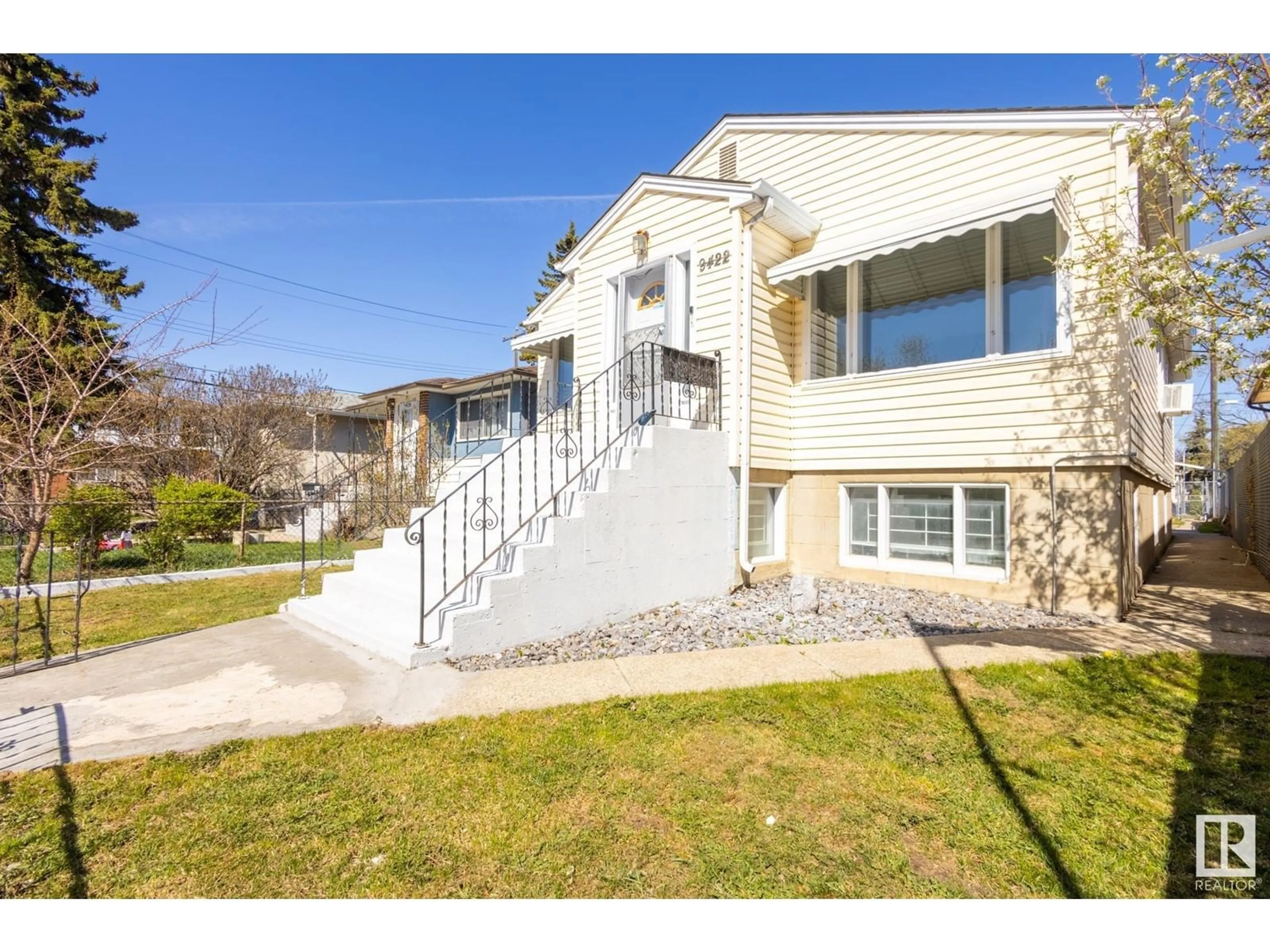 A pic from outside/outdoor area/front of a property/back of a property/a pic from drone, unknown for 9422 110 AV, Edmonton Alberta T5H1H1