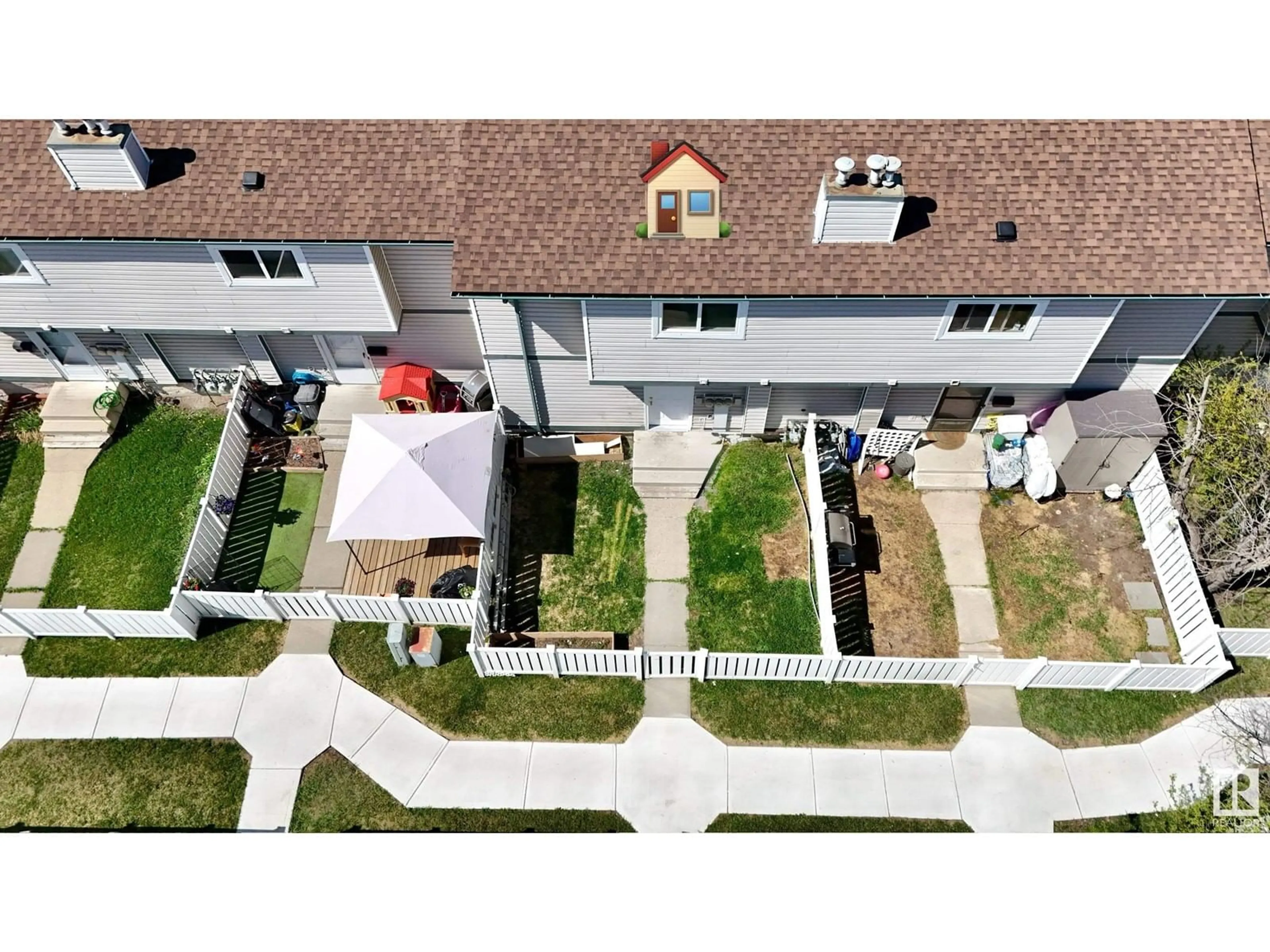 A pic from outside/outdoor area/front of a property/back of a property/a pic from drone, unknown for 1444 LAKEWOOD RD, Edmonton Alberta T6K3M2