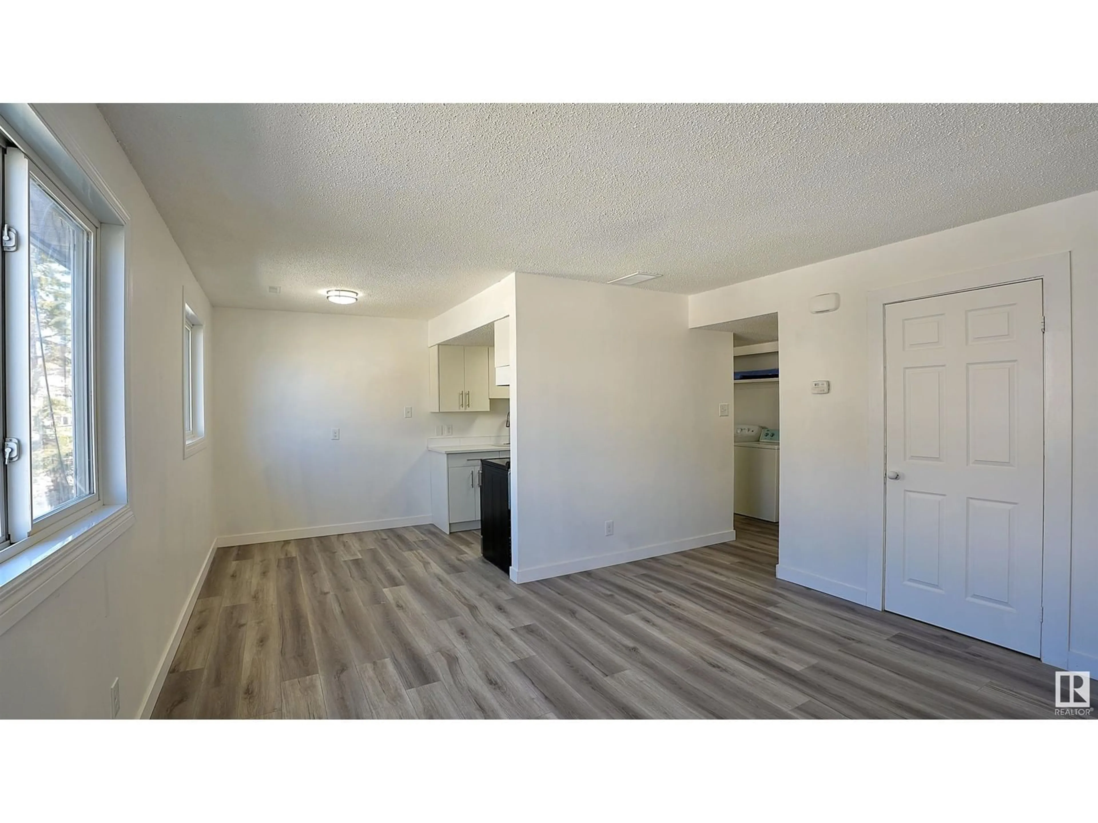 A pic of a room for 1444 LAKEWOOD RD, Edmonton Alberta T6K3M2