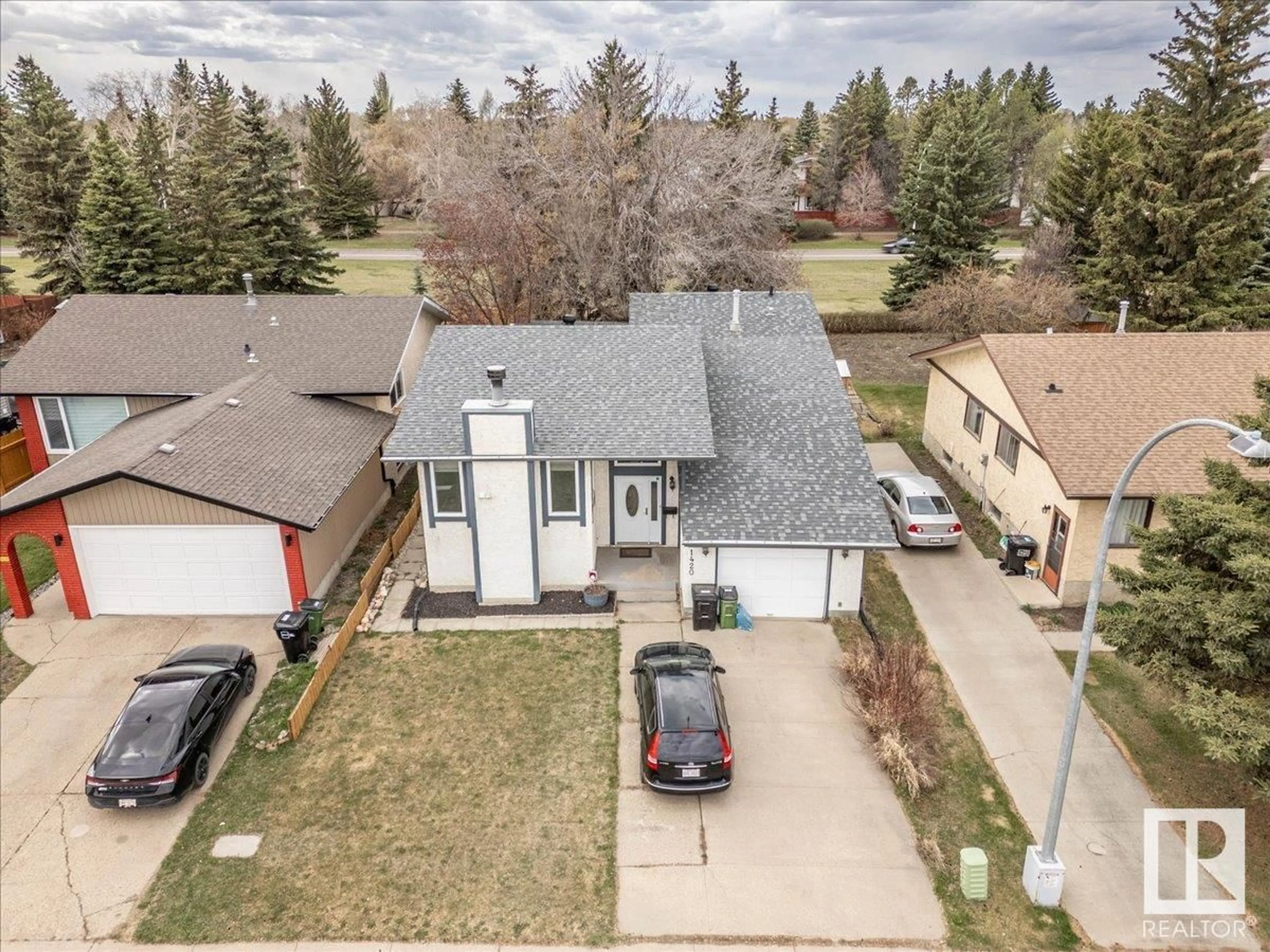 A pic from outside/outdoor area/front of a property/back of a property/a pic from drone, street for 1420 65 ST, Edmonton Alberta T6L2J1