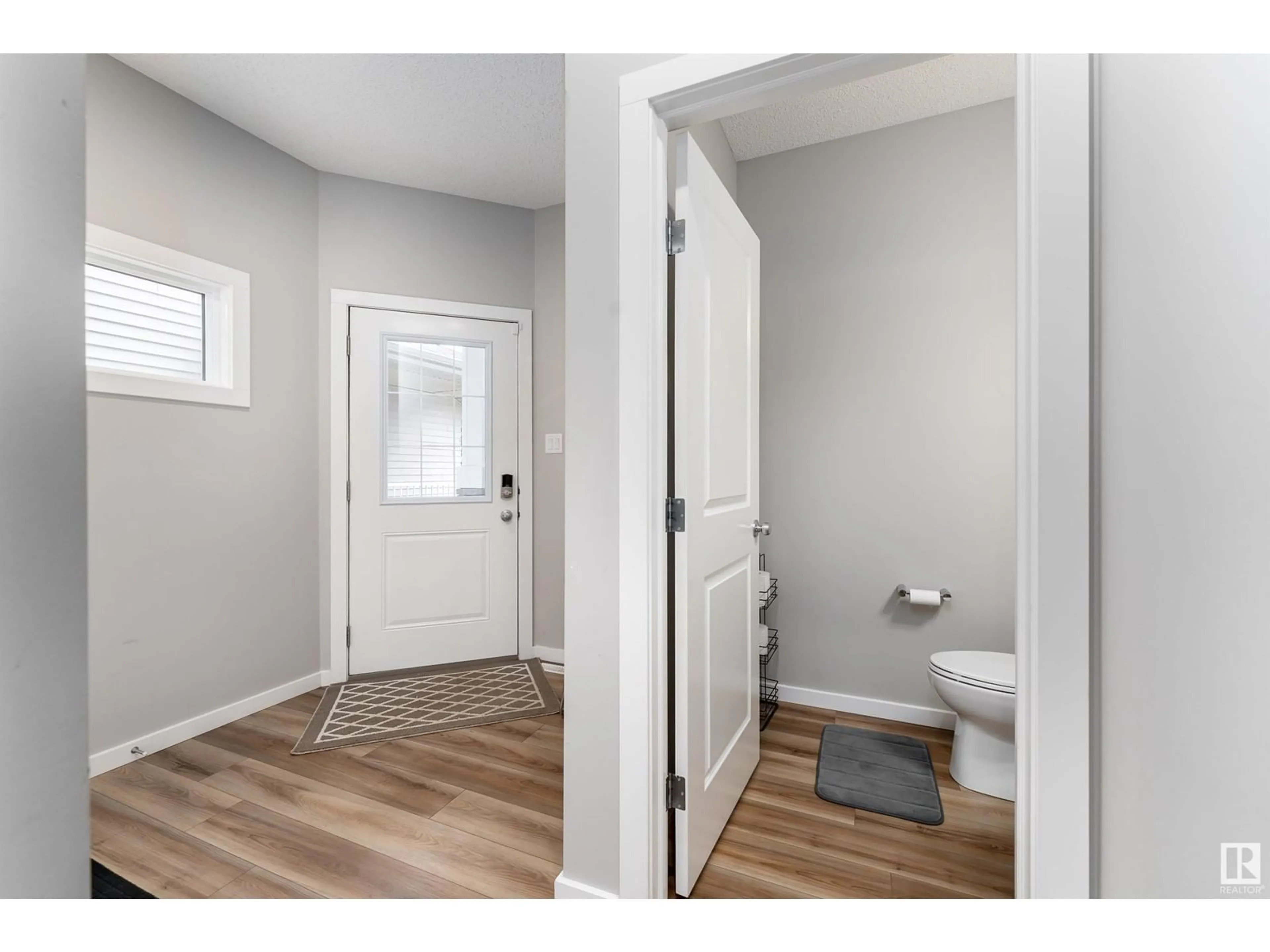 Indoor entryway for 90 KINGSBURY CI, Spruce Grove Alberta T7X0C9