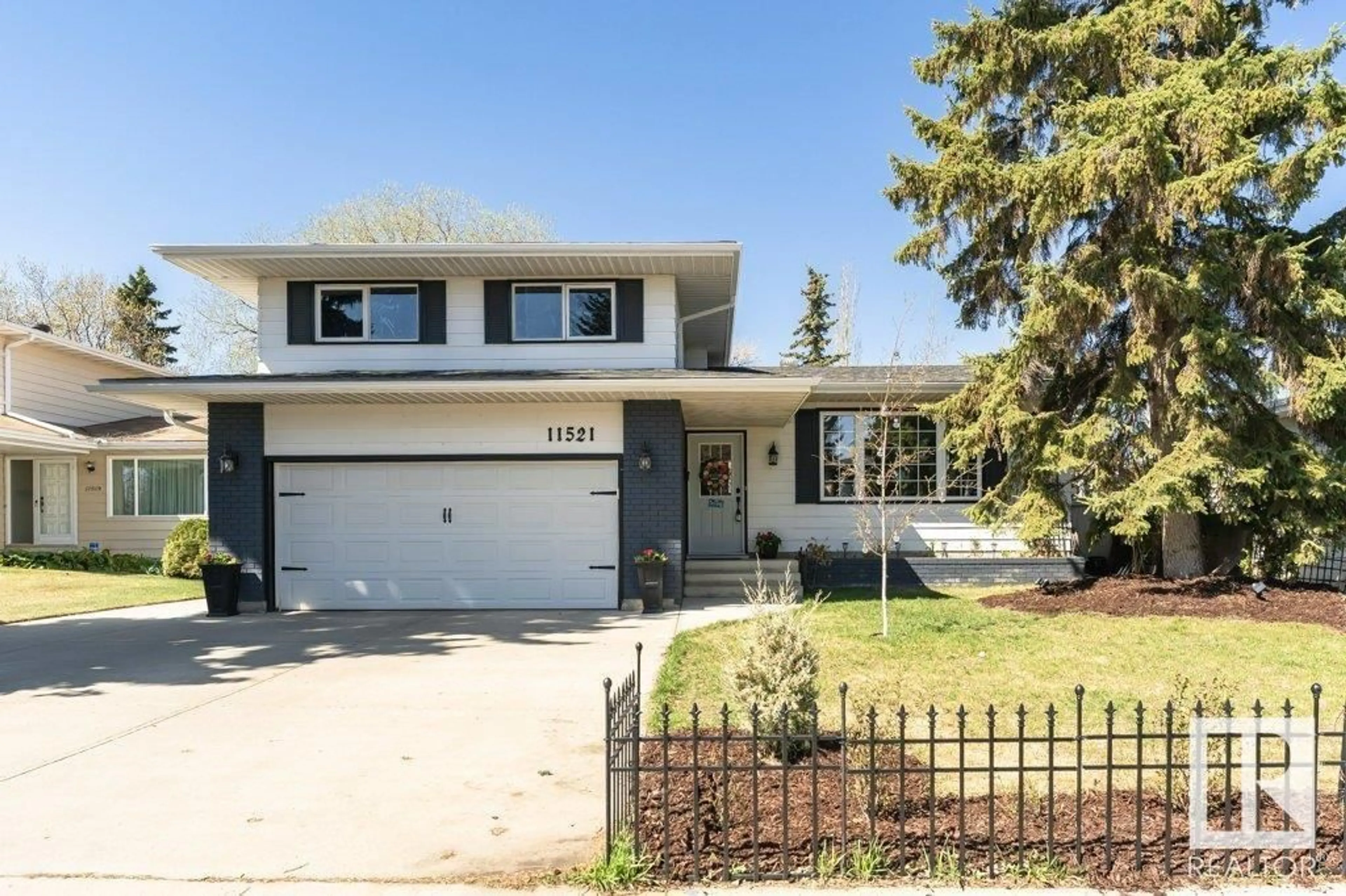 Home with vinyl exterior material, street for 11521 33A AV, Edmonton Alberta T6J3H2