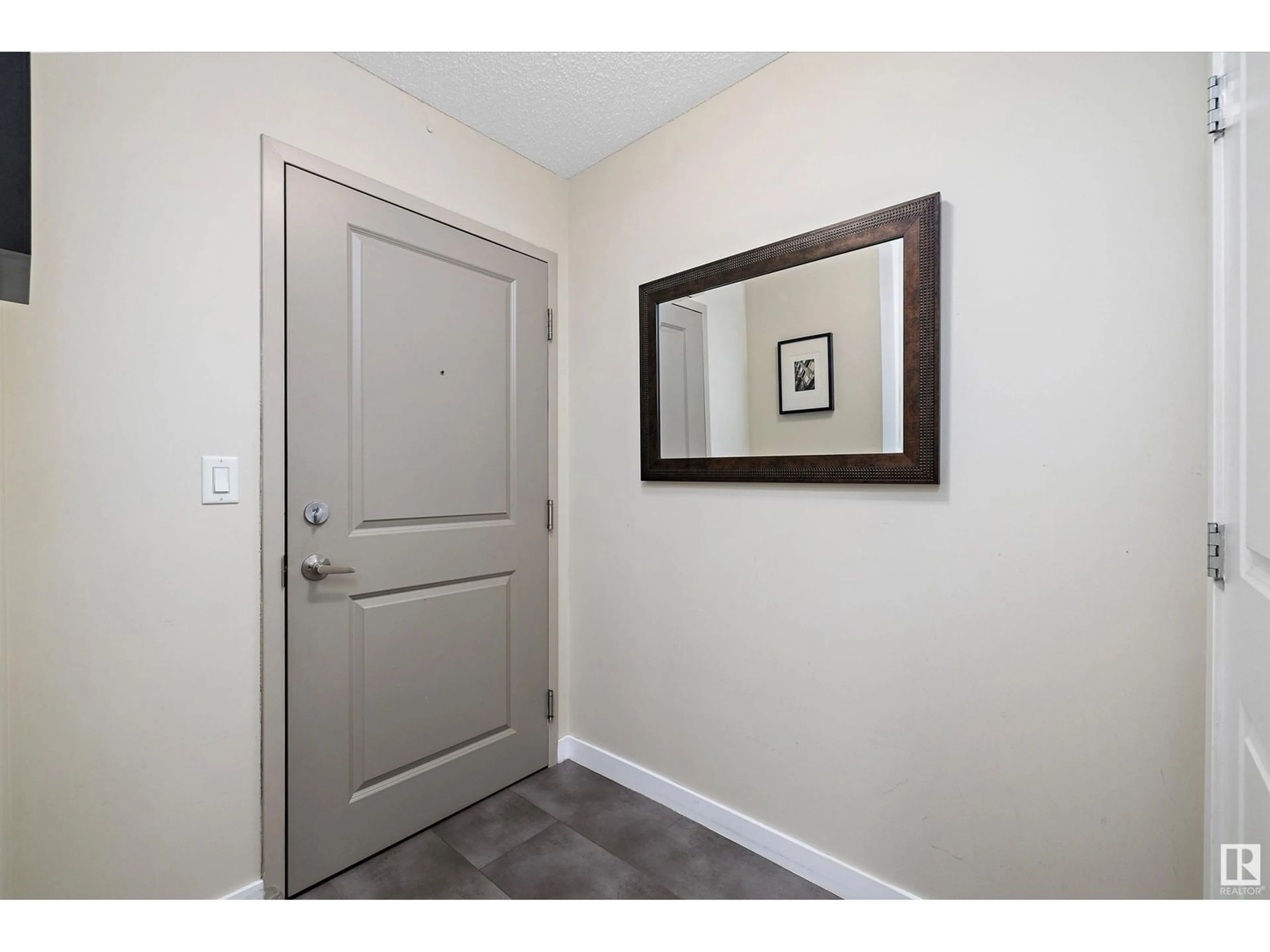 Indoor entryway for #102 - 11453 ELLERSLIE RD, Edmonton Alberta T6W1T3