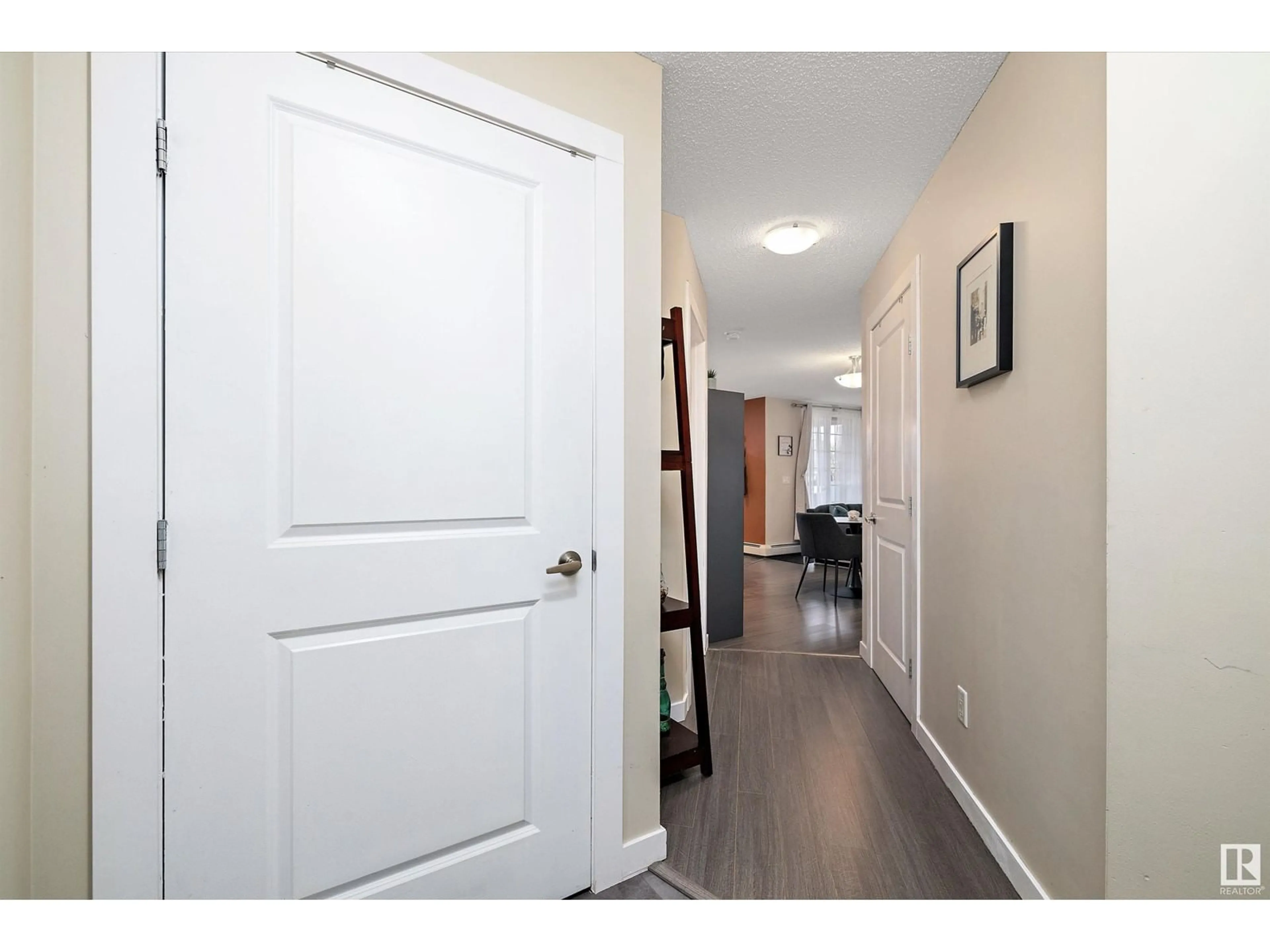Indoor entryway for #102 - 11453 ELLERSLIE RD, Edmonton Alberta T6W1T3