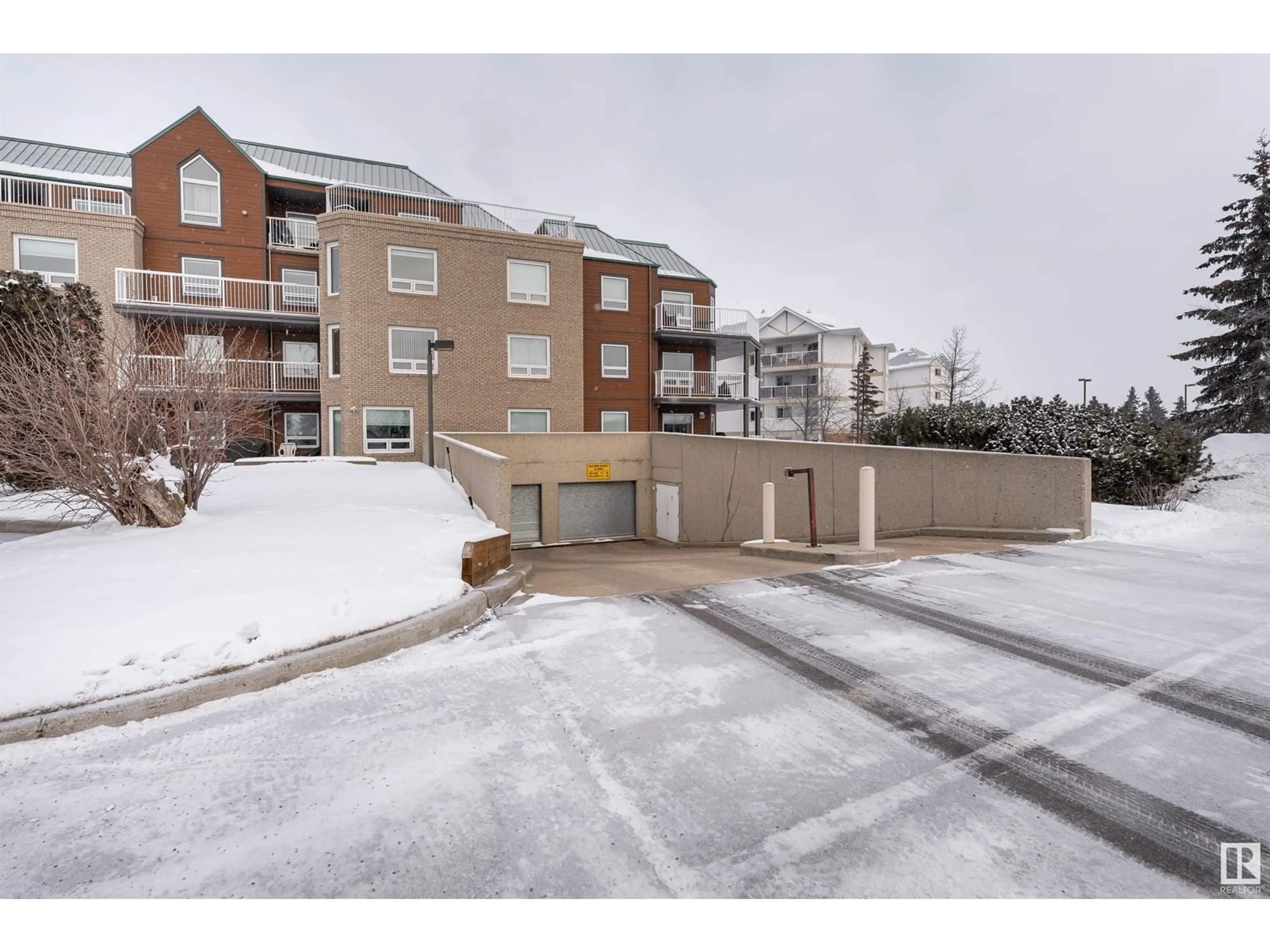 A pic from outside/outdoor area/front of a property/back of a property/a pic from drone, unknown for 404 - 9926 100 AV, Fort Saskatchewan Alberta T8L4E3
