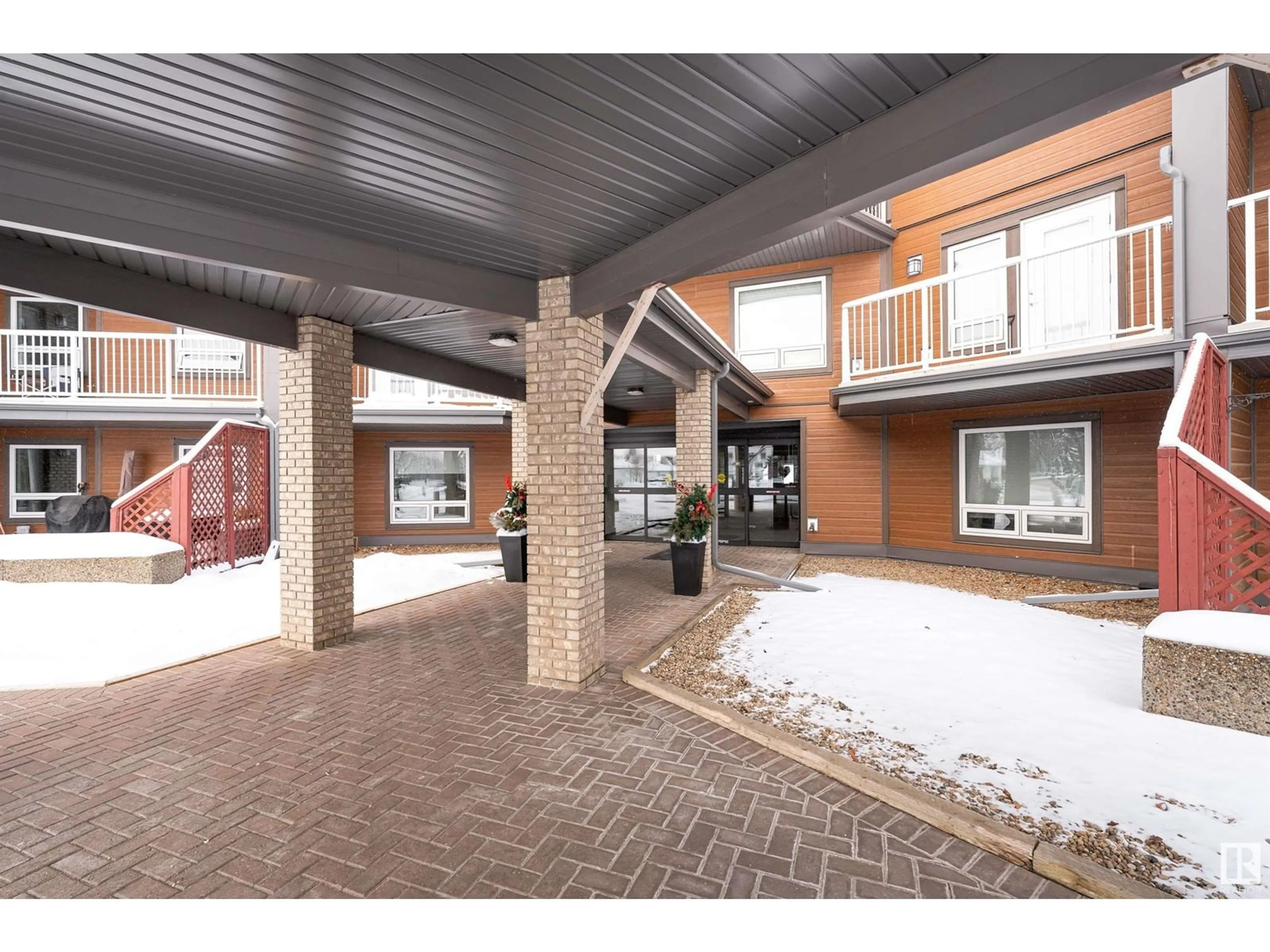 Indoor foyer for 404 - 9926 100 AV, Fort Saskatchewan Alberta T8L4E3