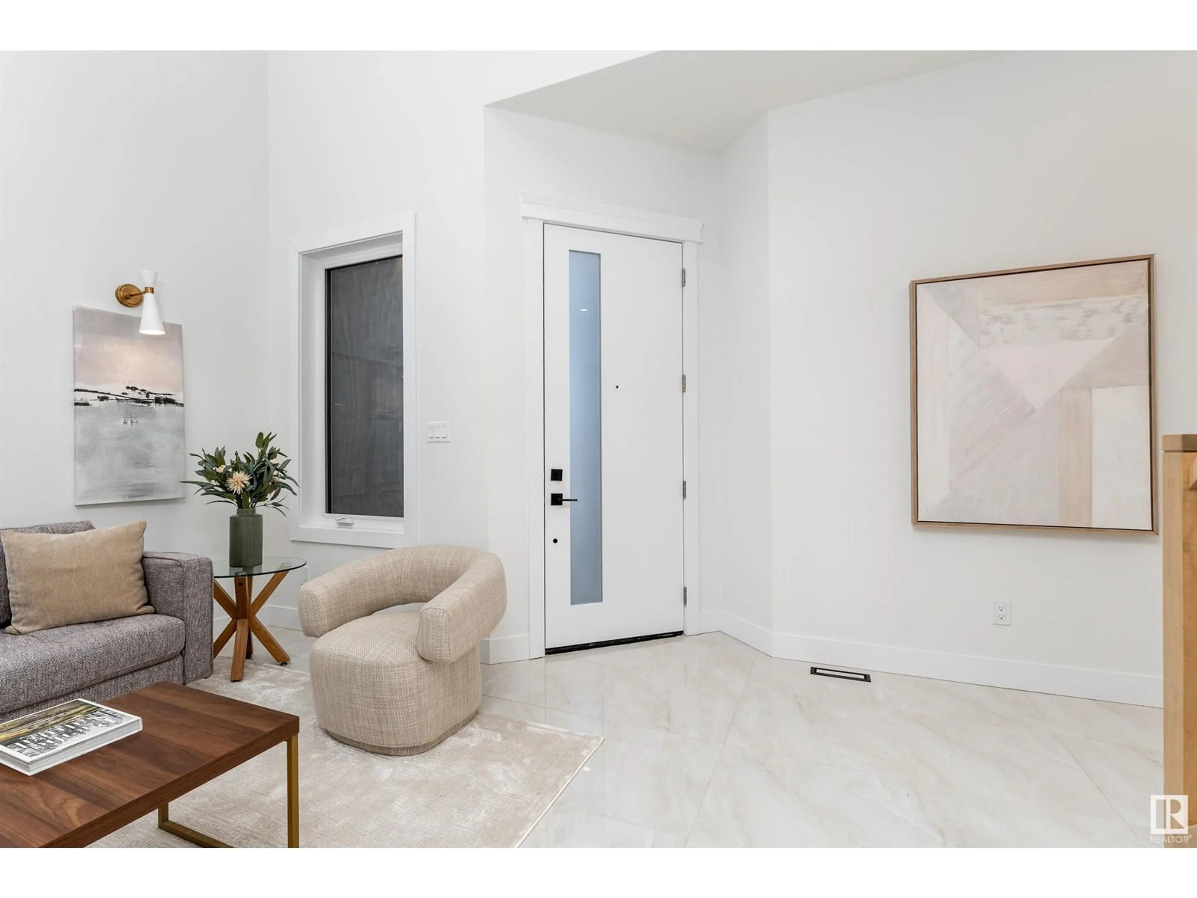 Indoor entryway for 3211 3 ST, Edmonton Alberta T6T2V8