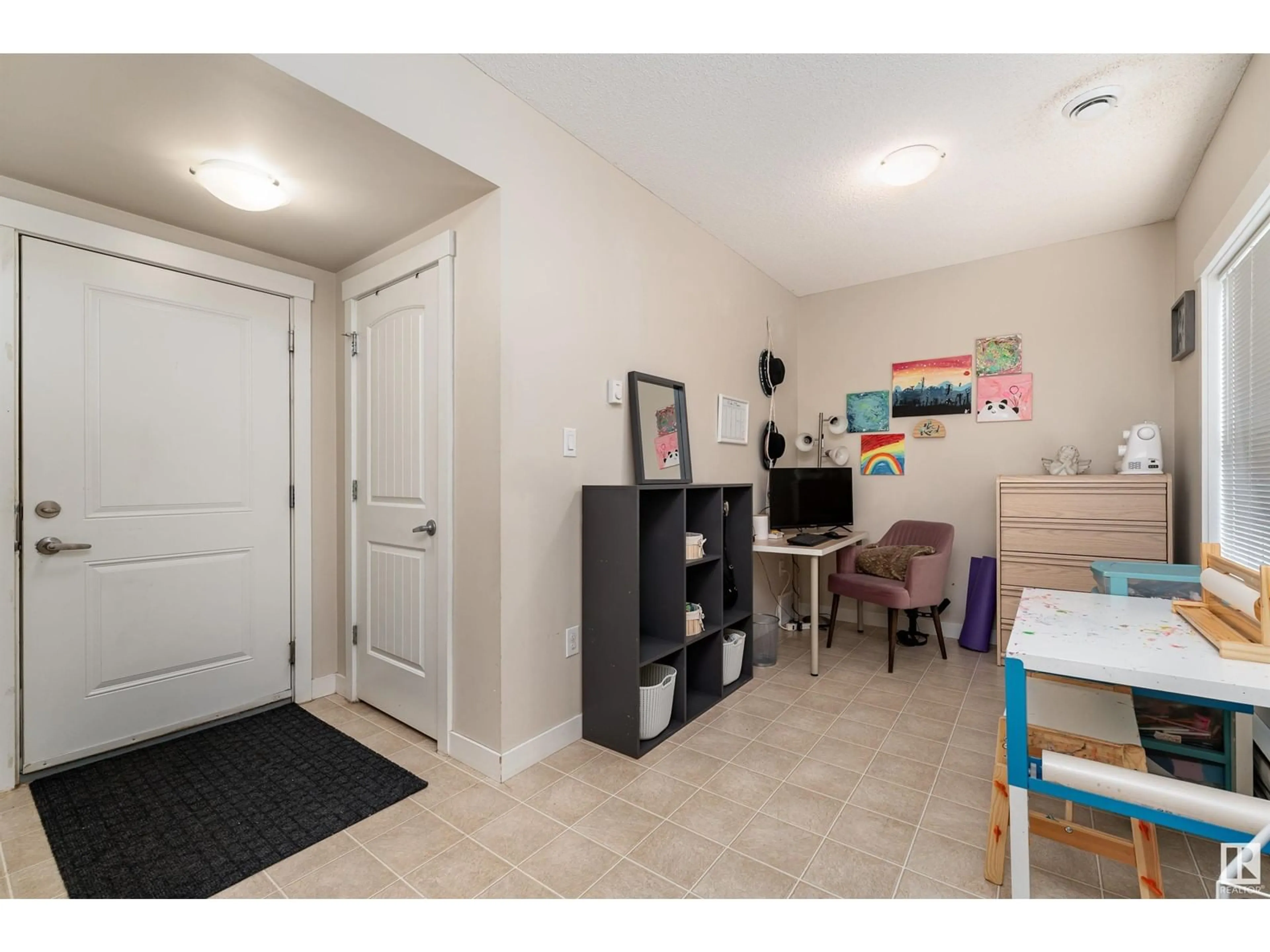 Indoor entryway for 19 8315 180 AV NW, Edmonton Alberta T5Z0J2