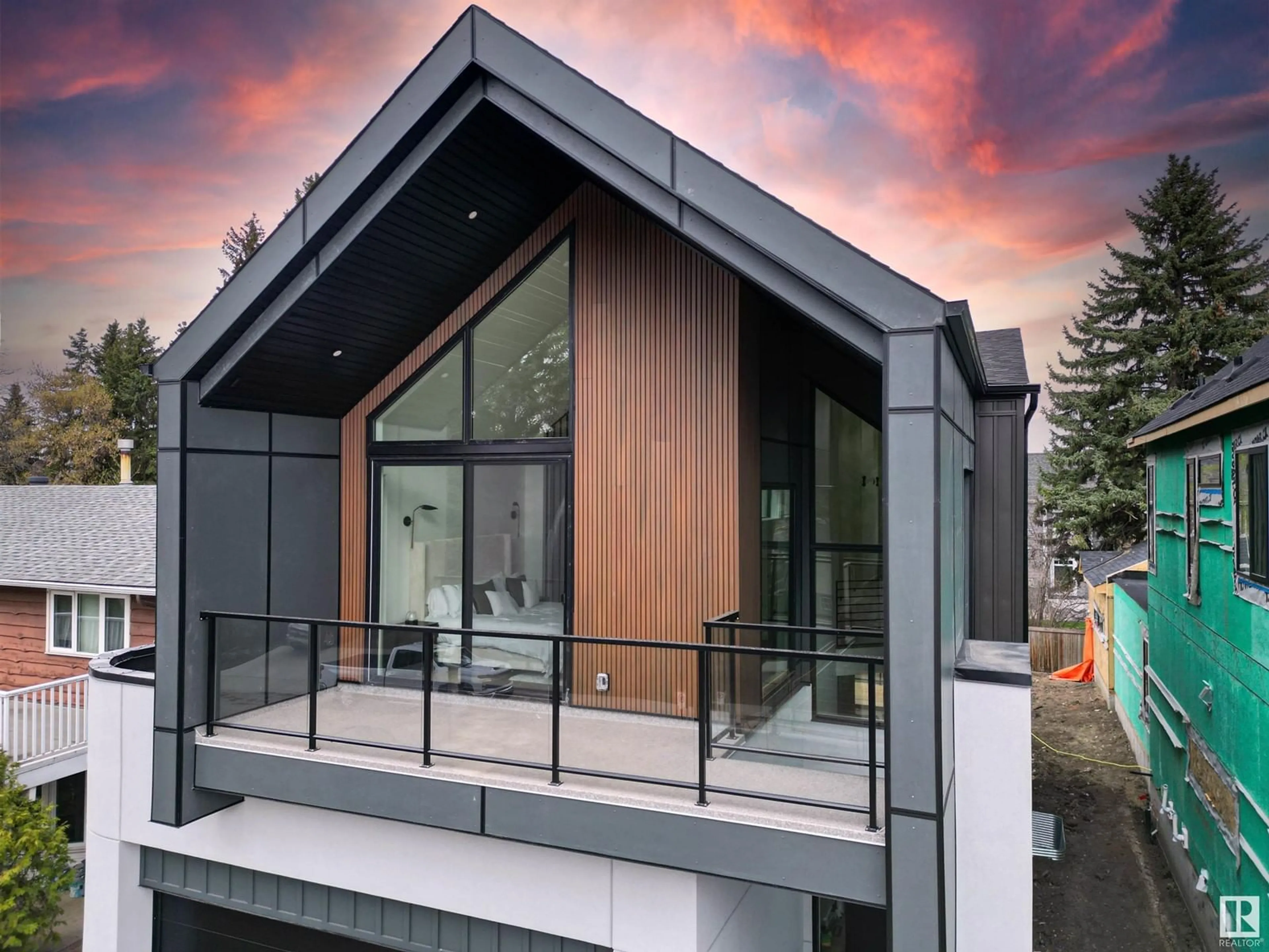 Home with vinyl exterior material, unknown for 10706 59 AV, Edmonton Alberta T6H4S7