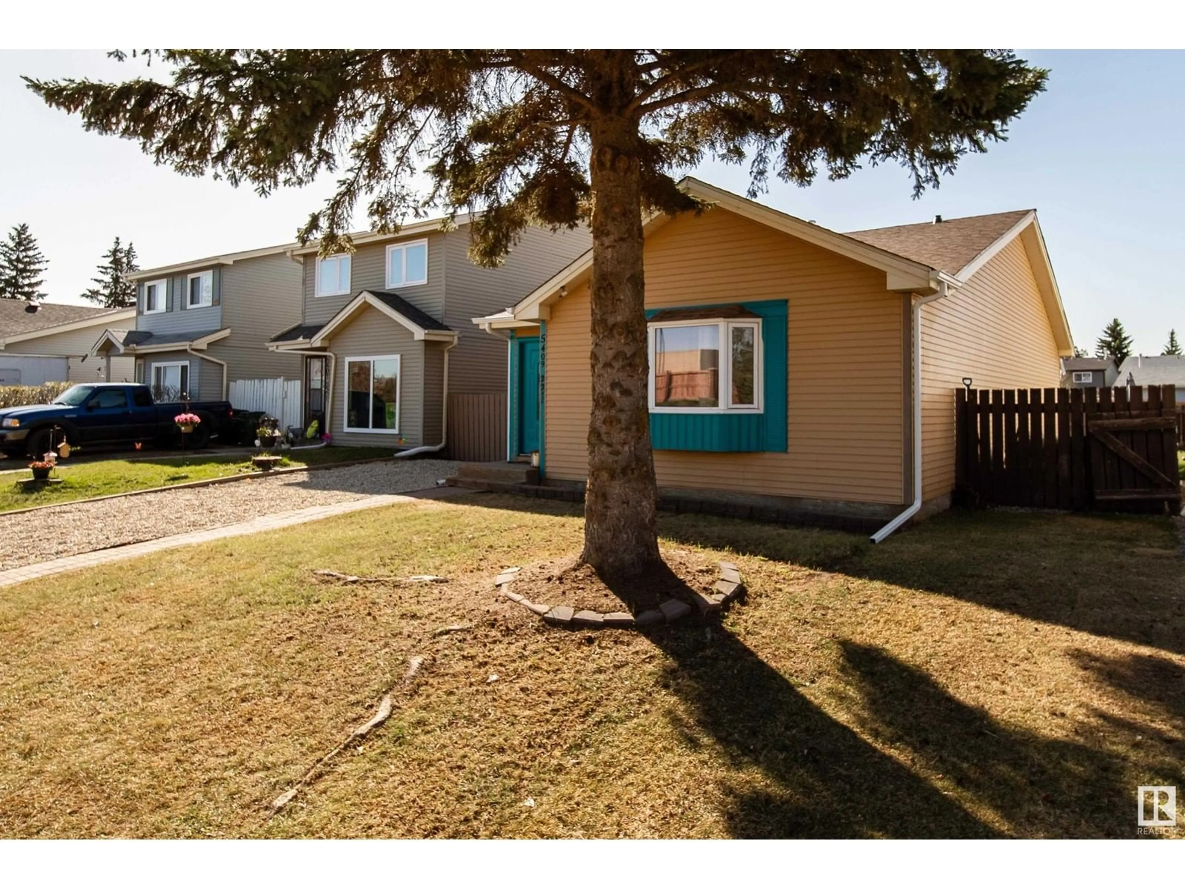 Home with vinyl exterior material, street for 5409 22 AV, Edmonton Alberta T6L4V1