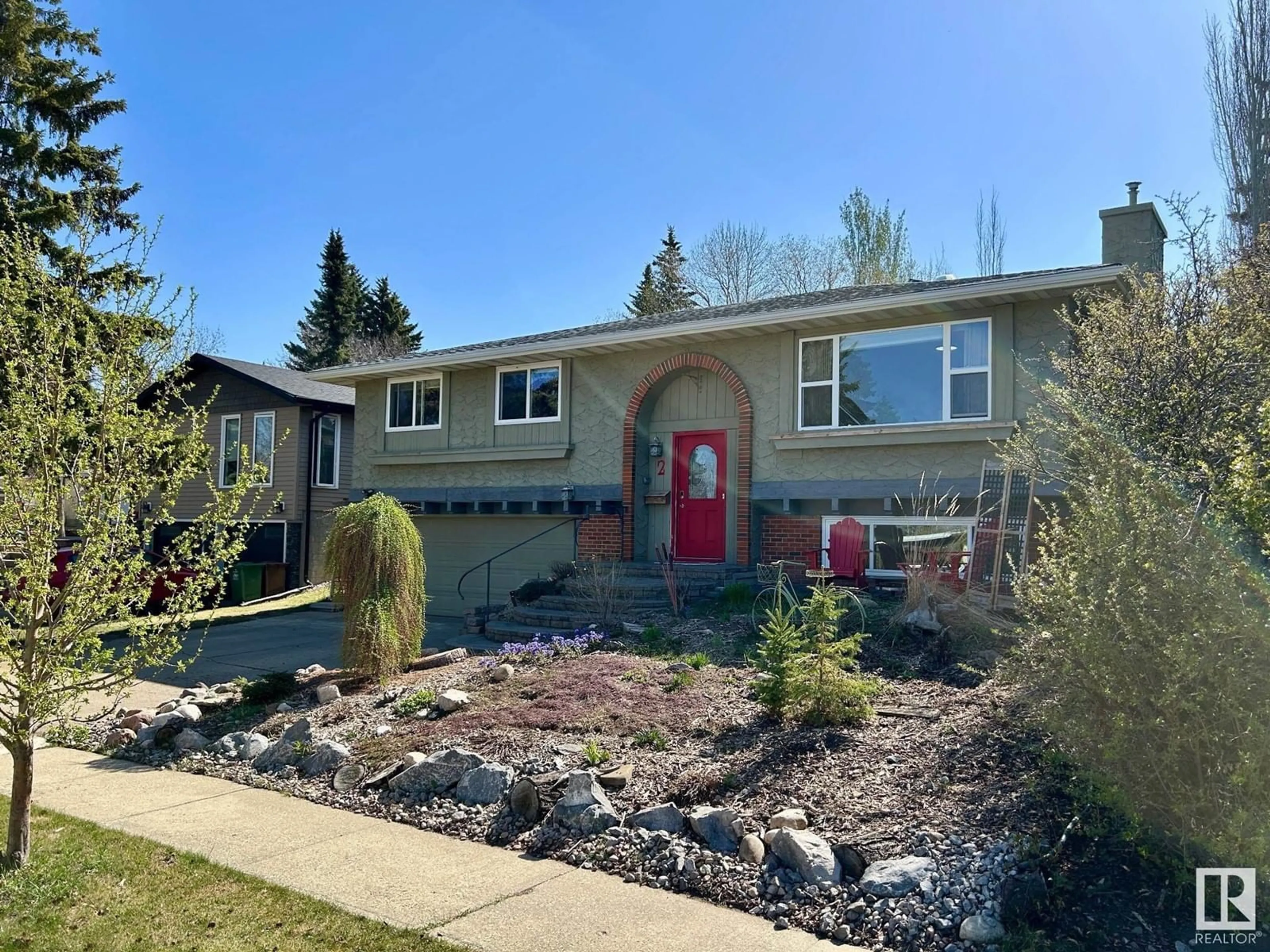 Home with vinyl exterior material, street for 2 BANTING PL, St. Albert Alberta T8N2K1