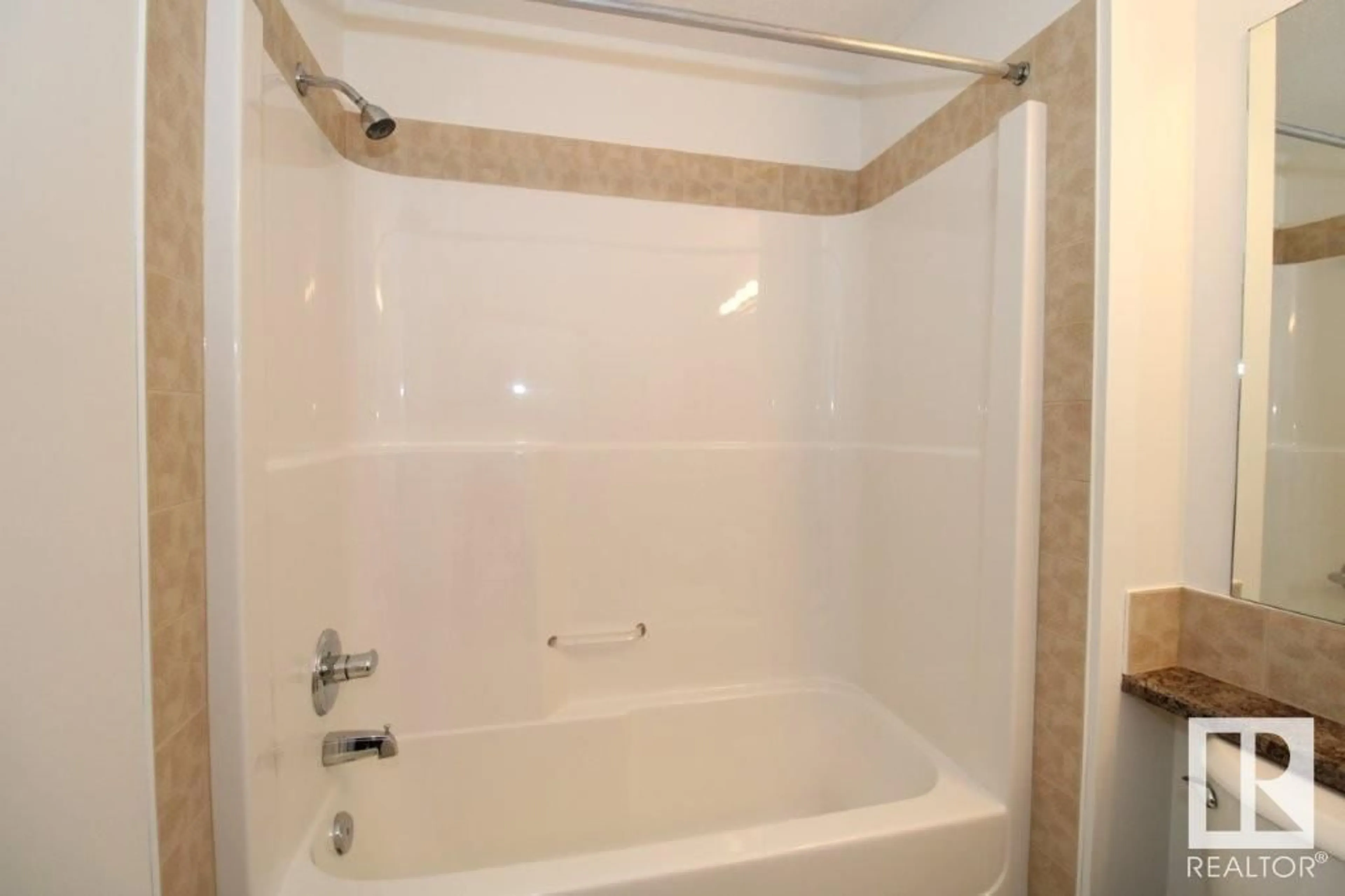 Standard bathroom, ceramic/tile floor for 5206 7335 SOUTH TERWILLEGAR DR, Edmonton Alberta T6R0M1