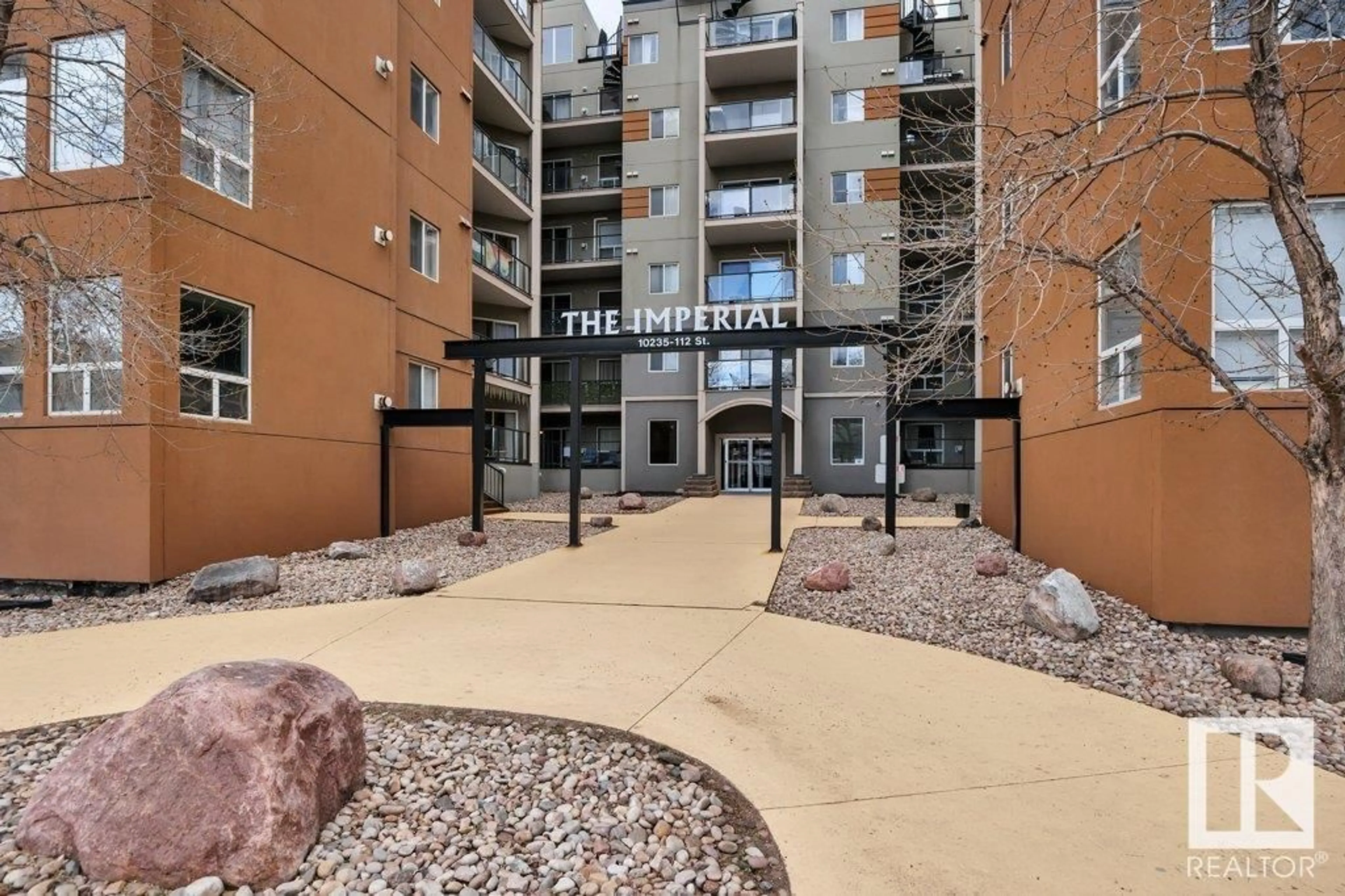 Patio, street for 518 - 10235 112 ST NW, Edmonton Alberta T5K1M7