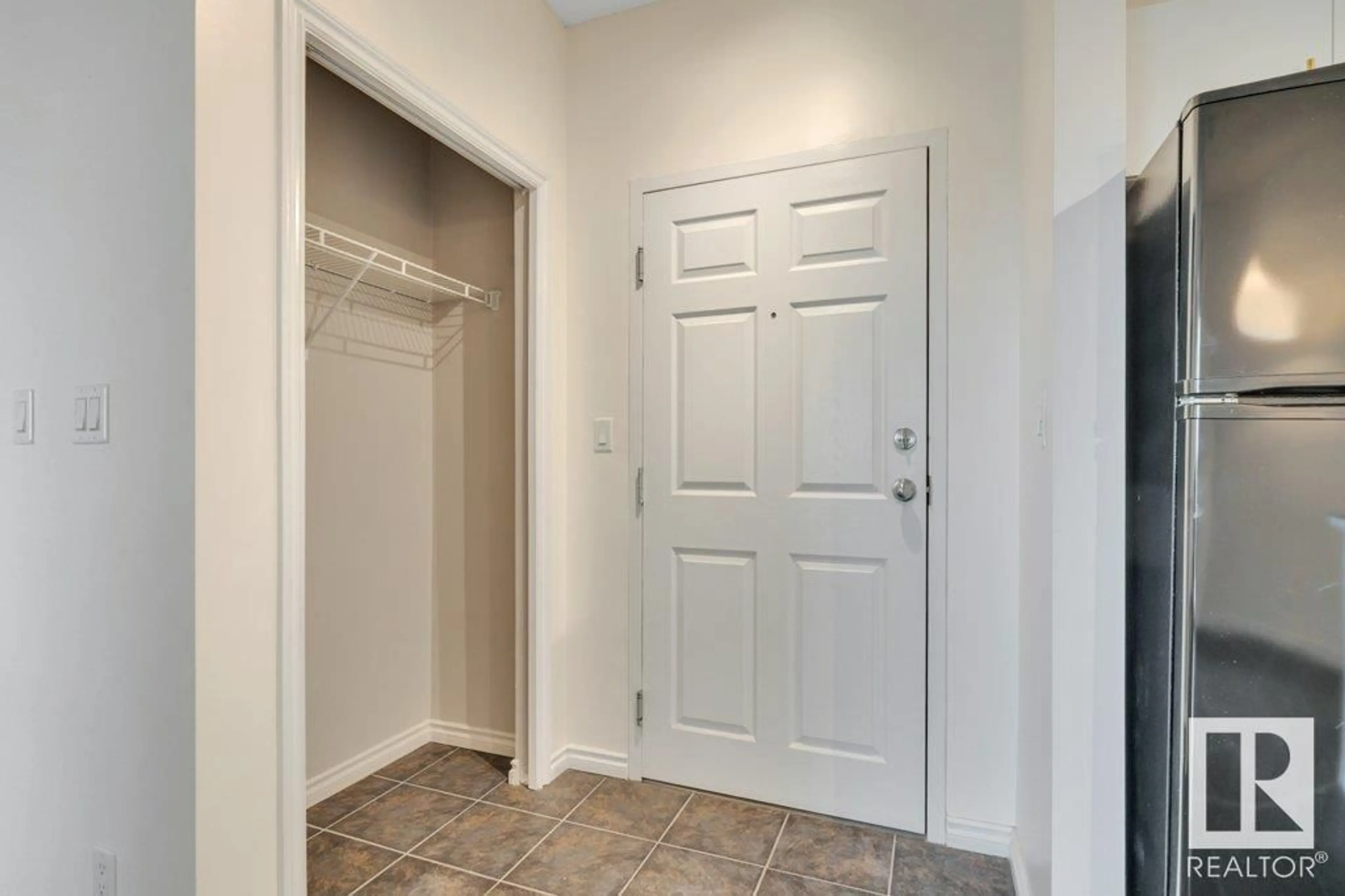 Indoor entryway for 518 - 10235 112 ST NW, Edmonton Alberta T5K1M7