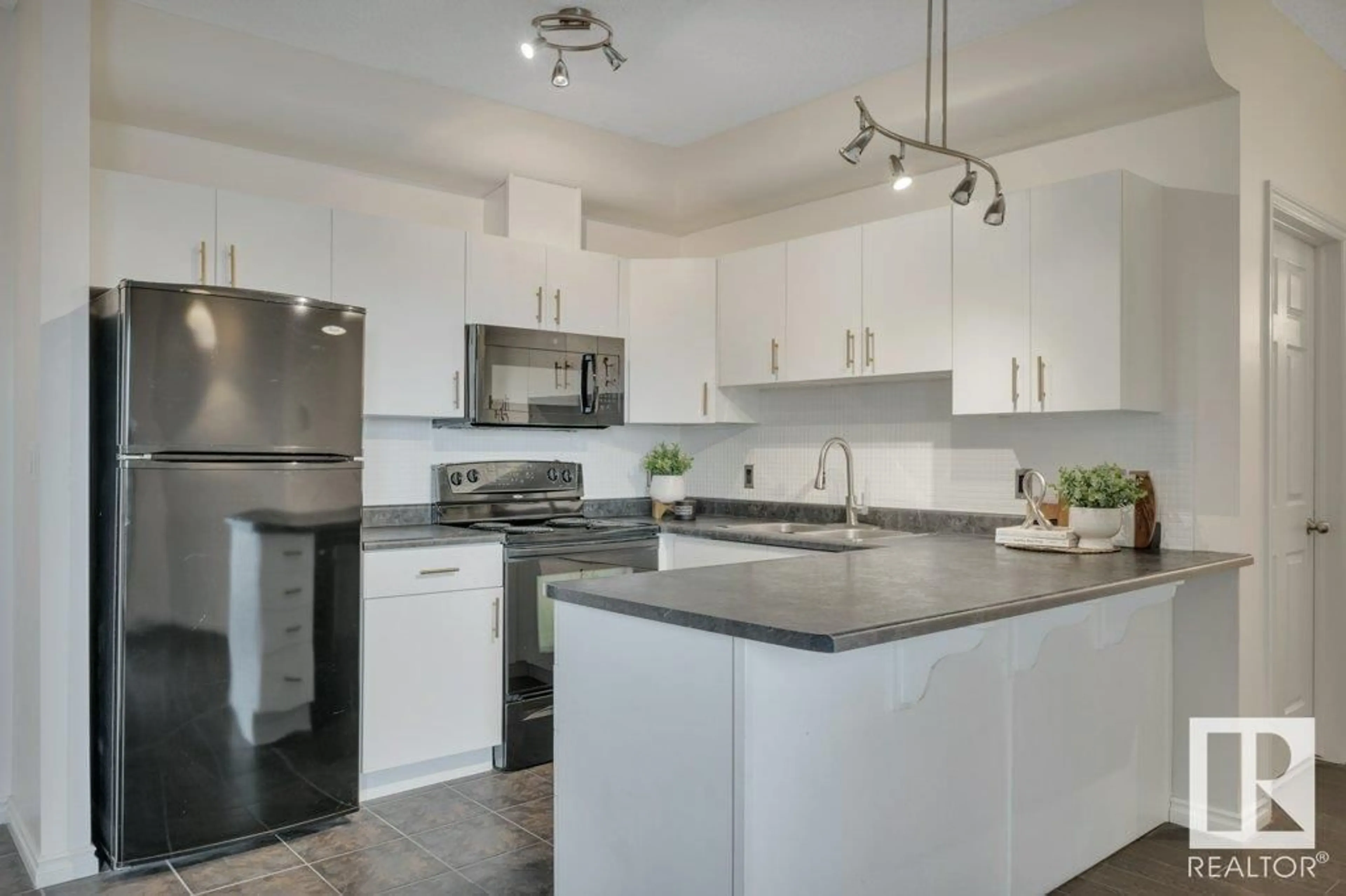 Open concept kitchen, unknown for 518 - 10235 112 ST NW, Edmonton Alberta T5K1M7