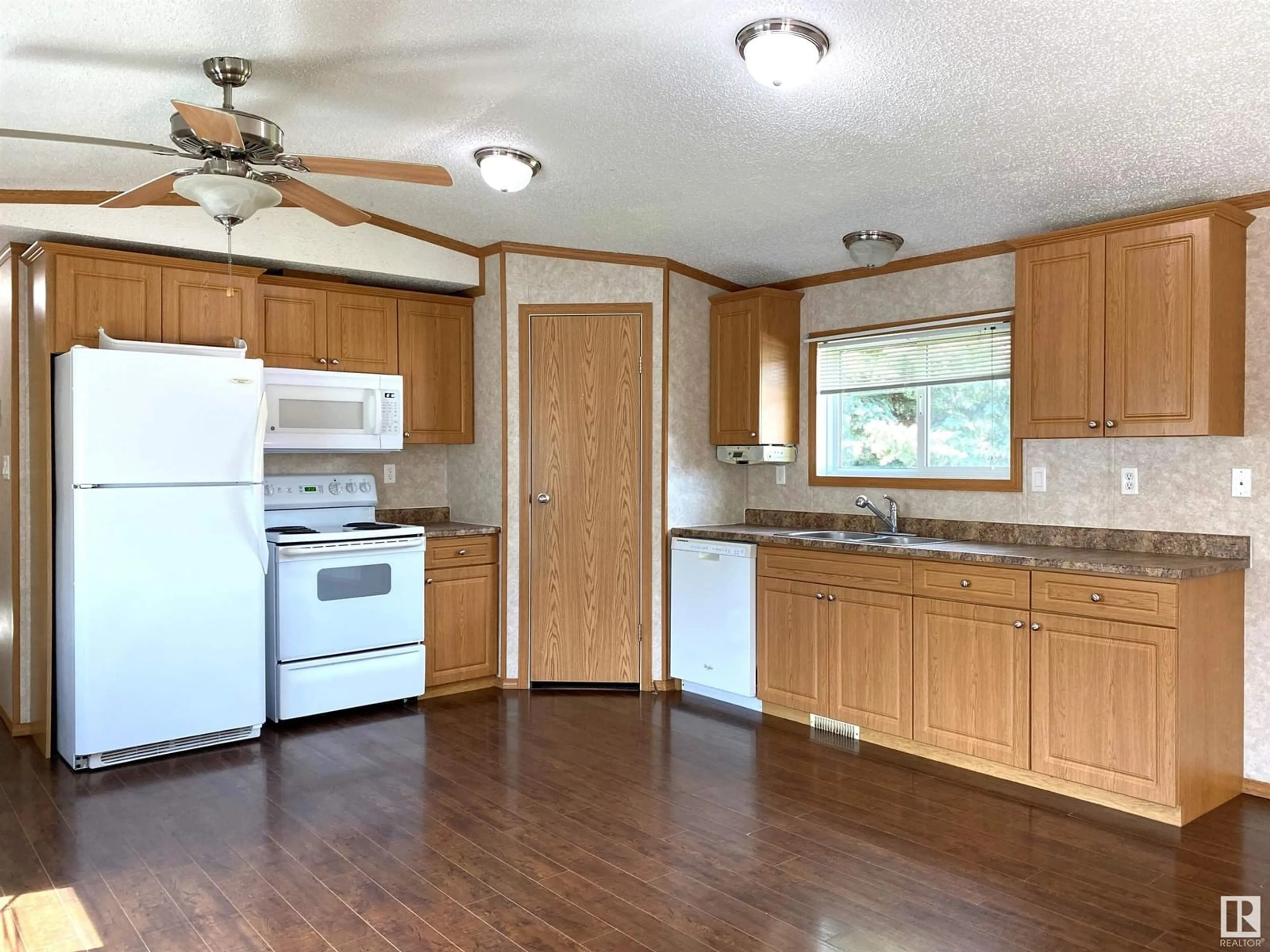 Standard kitchen, wood/laminate floor for 7 VILLAGE GREEN MHP, Warburg Alberta T0C2T0
