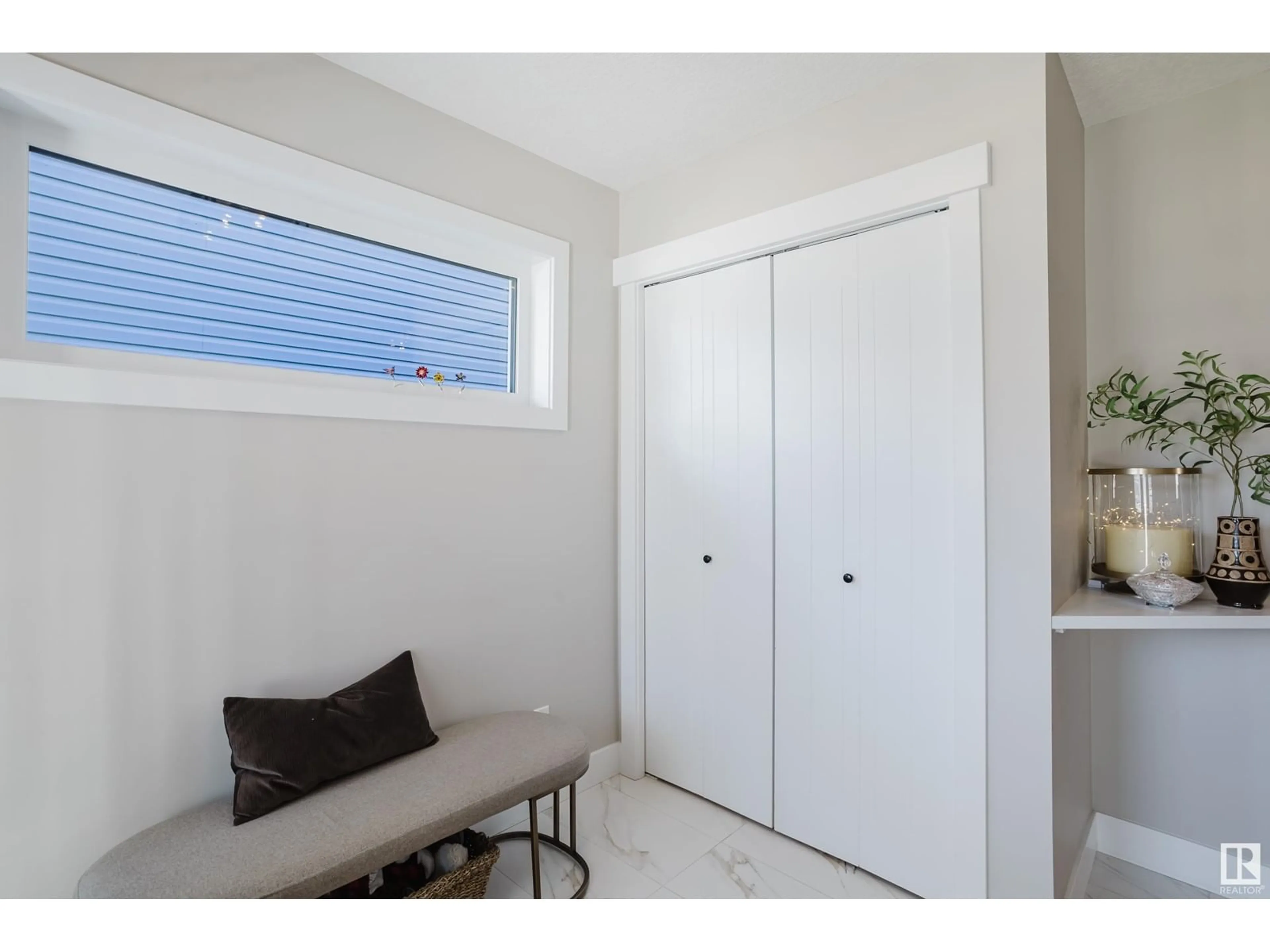 Indoor entryway for 32 RIVIERE TC, St. Albert Alberta T8N7N9