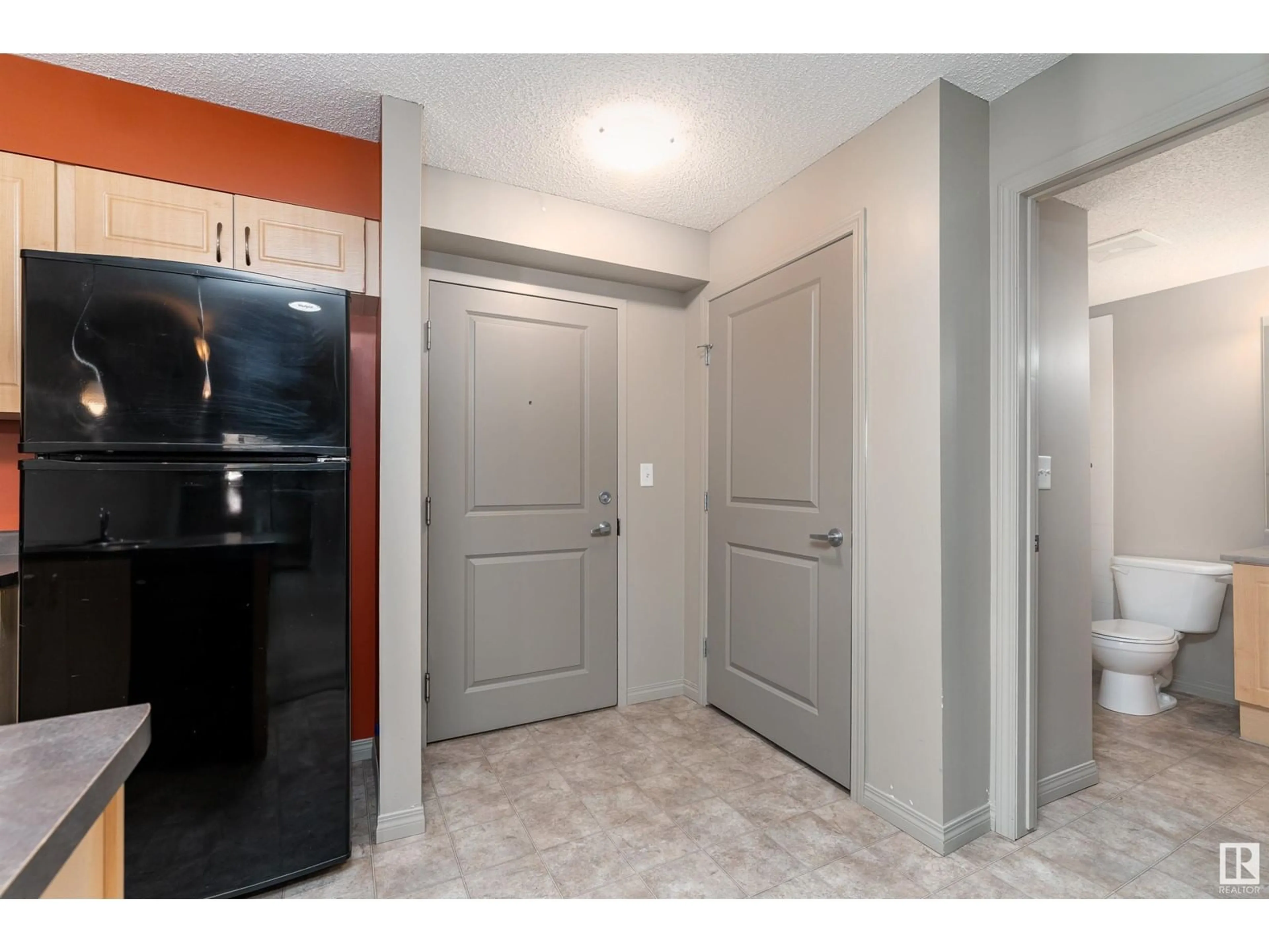 Indoor entryway for #103 - 11449 ELLERSLIE RD, Edmonton Alberta T6W1T2