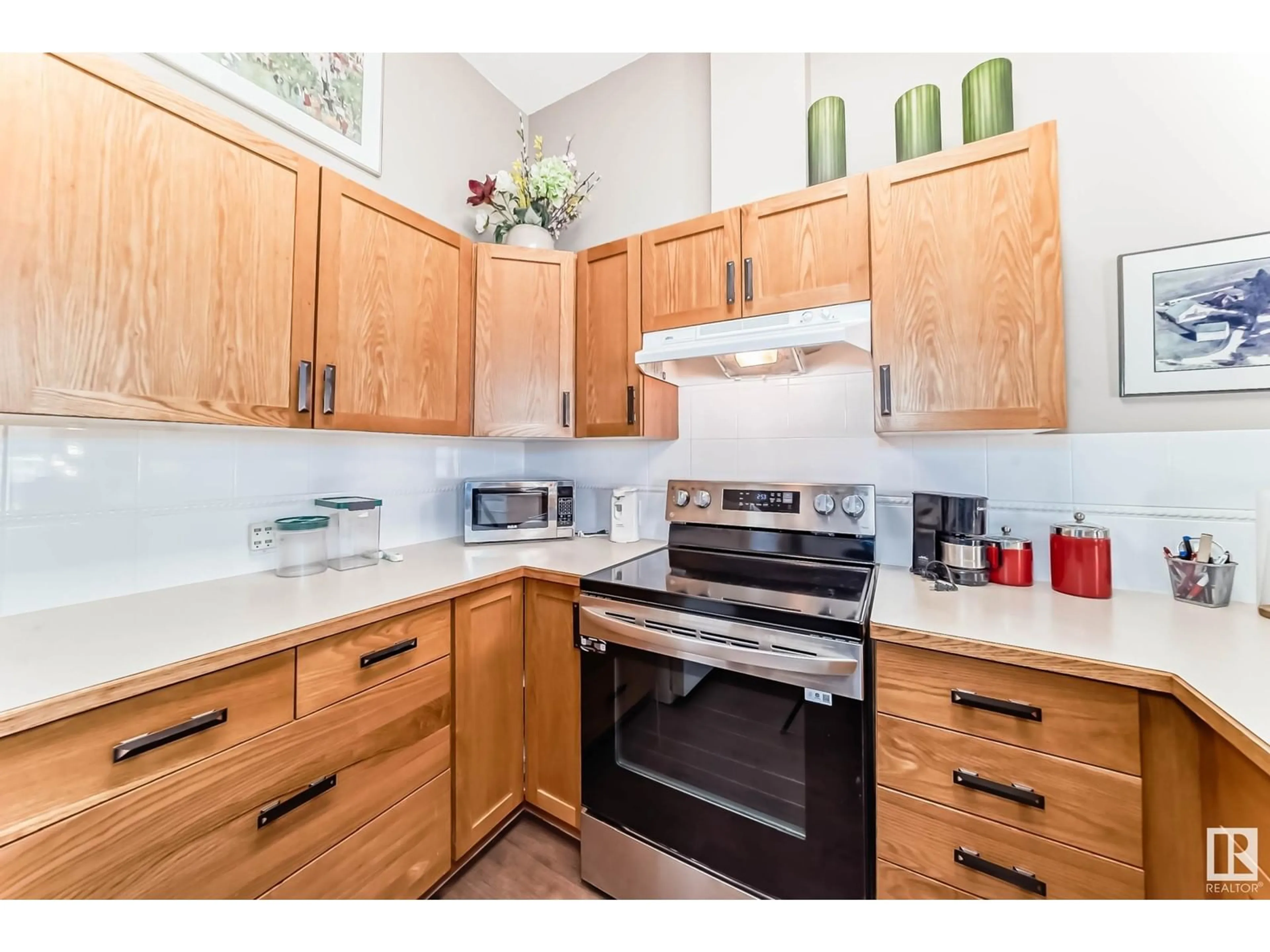Standard kitchen, unknown for 78 - 134 MCKENNEY AV, St. Albert Alberta T8N1L9