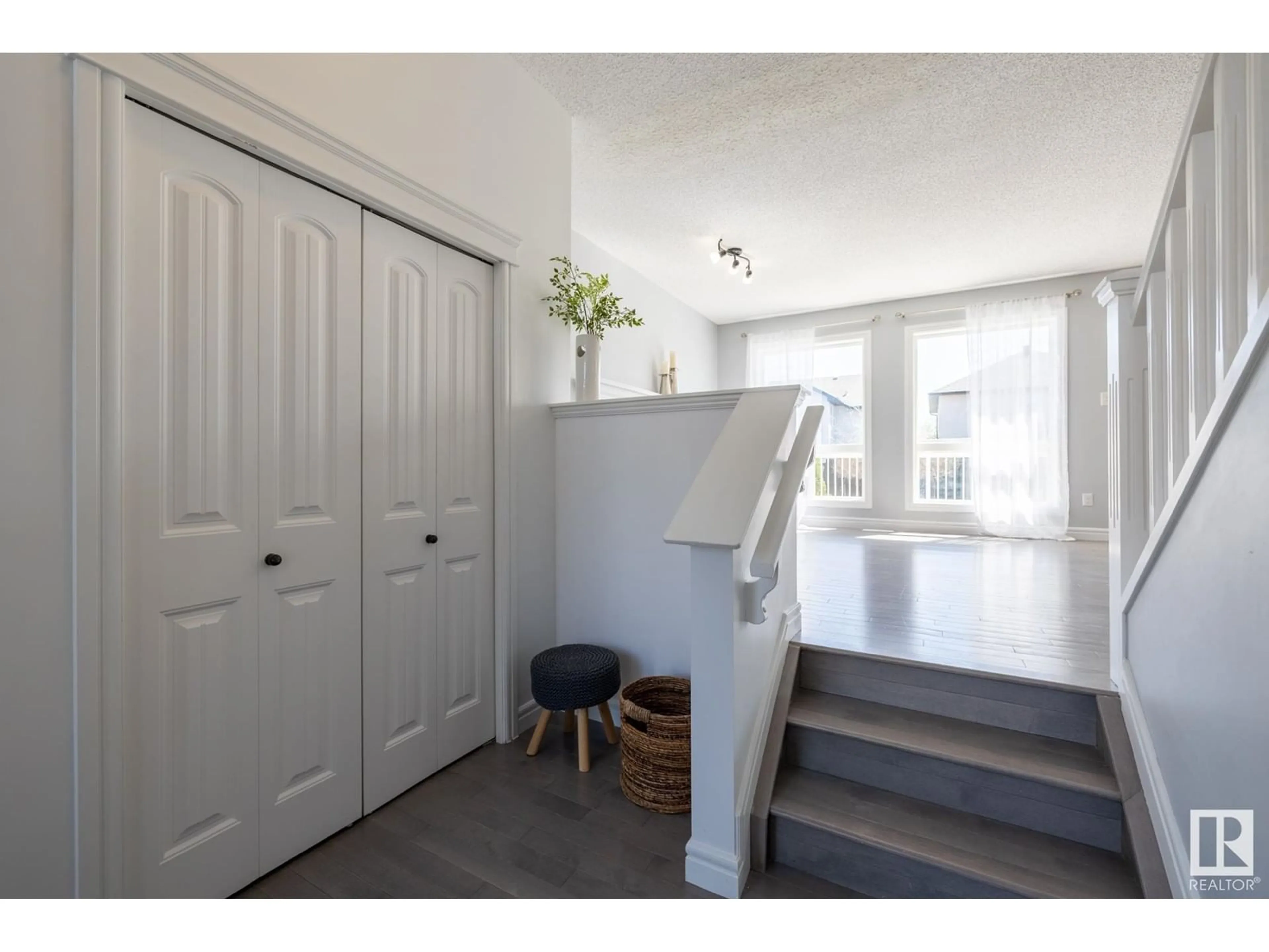 Indoor entryway for SW SW - 1935 121 ST, Edmonton Alberta T6W0A6