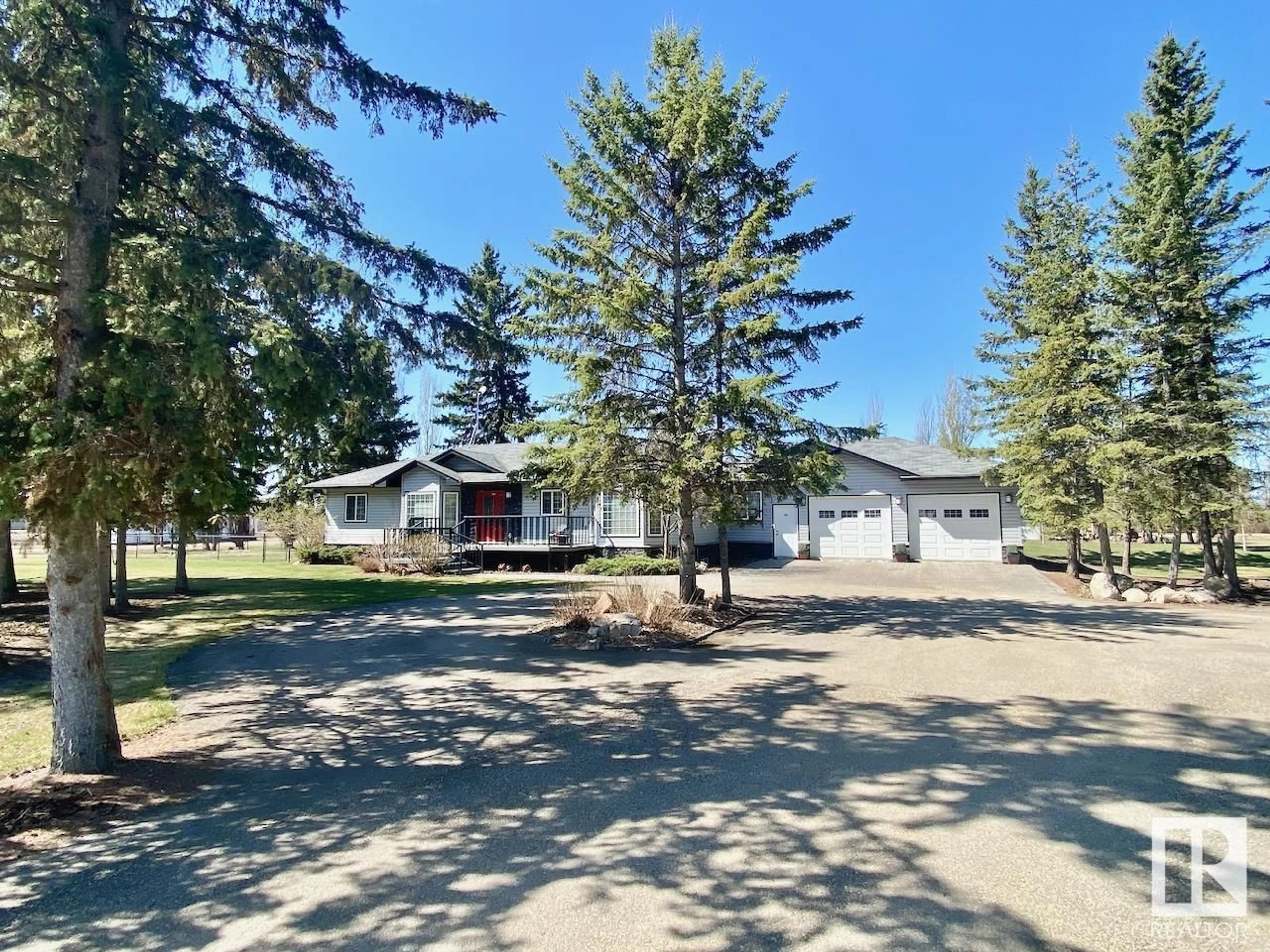 A pic from outside/outdoor area/front of a property/back of a property/a pic from drone, street for 673078 RANGE ROAD 185, Rural Athabasca County Alberta T0A1V0